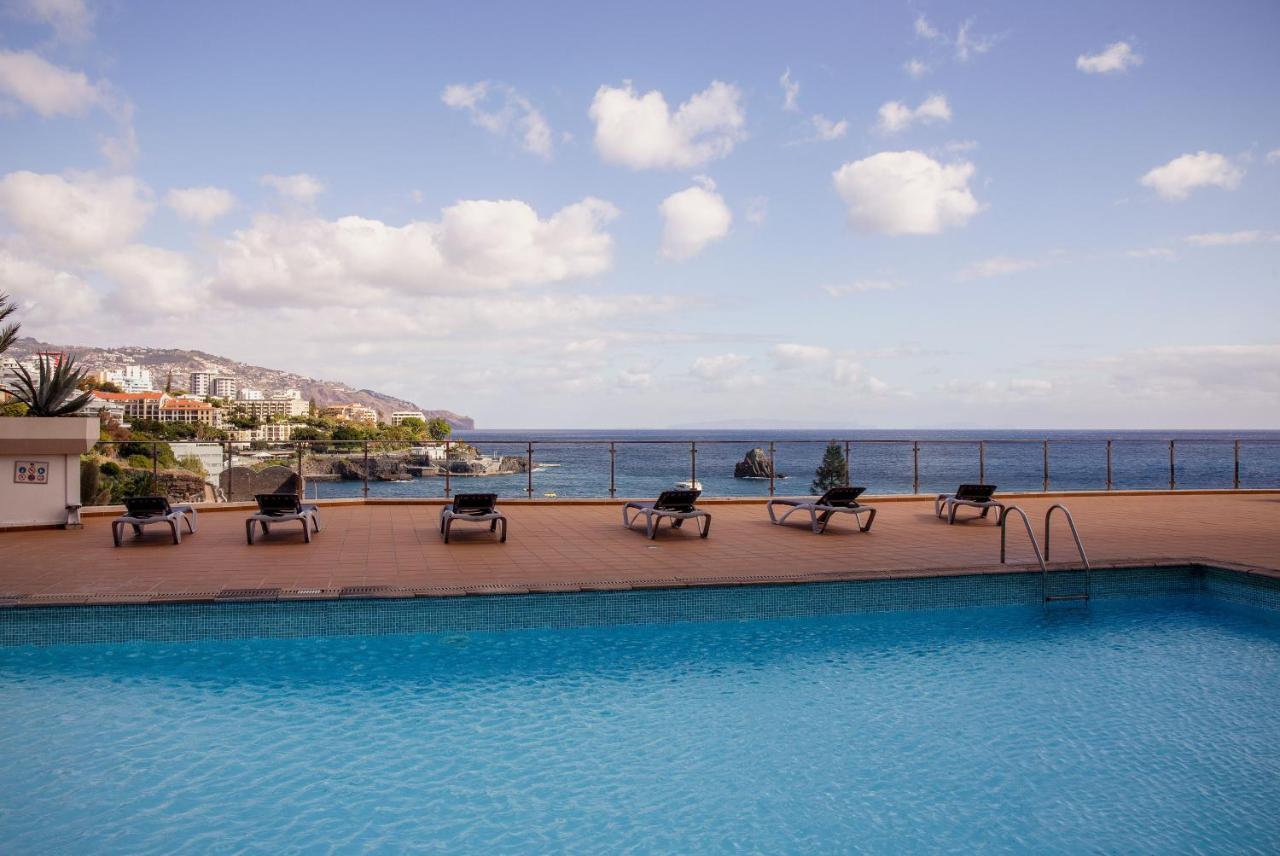 Sunny By The Sea With A Pool Apartment