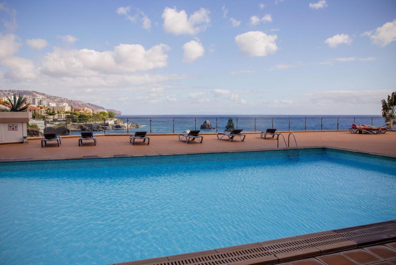 Apartment Sunny By The Sea With A Pool