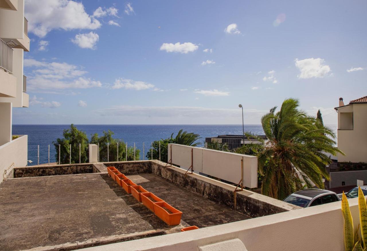 Sunny By The Sea With A Pool * Funchal (Madeira)