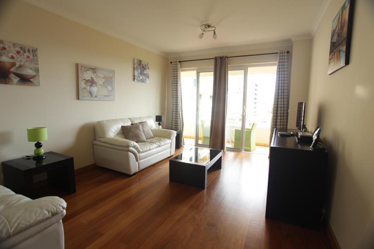 One Bedroom Holiday With Balcony And Pool Apartment *