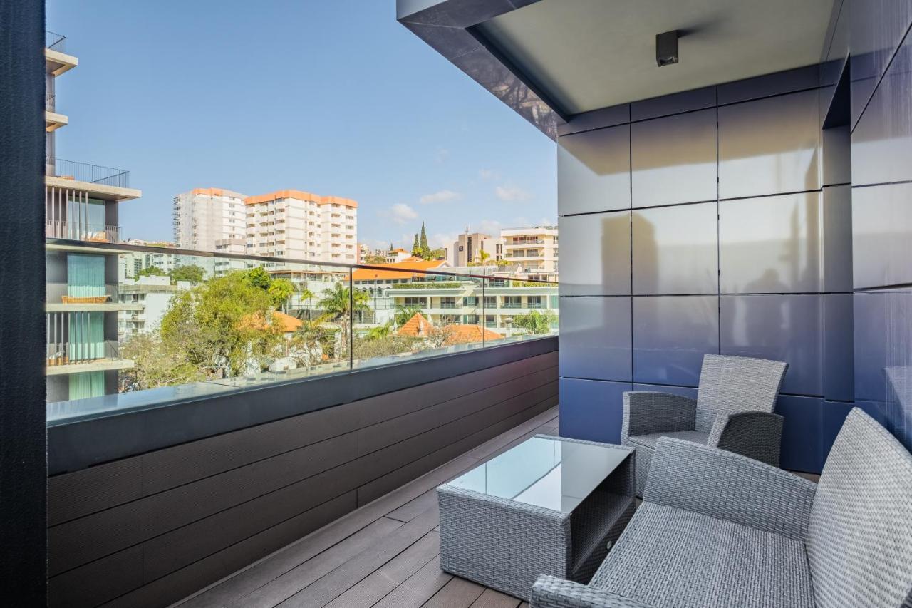 Funchal Casino View, Luxury Apartment, Big Balcony, Free Pool, Wifi And Parking * Funchal (Madeira)