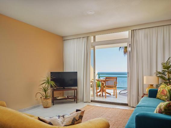 Lovely With Pool And Sea View *