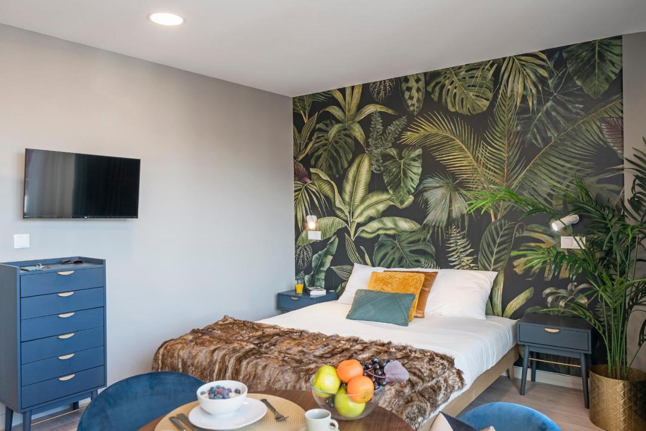 Cine Park Residences By An Island