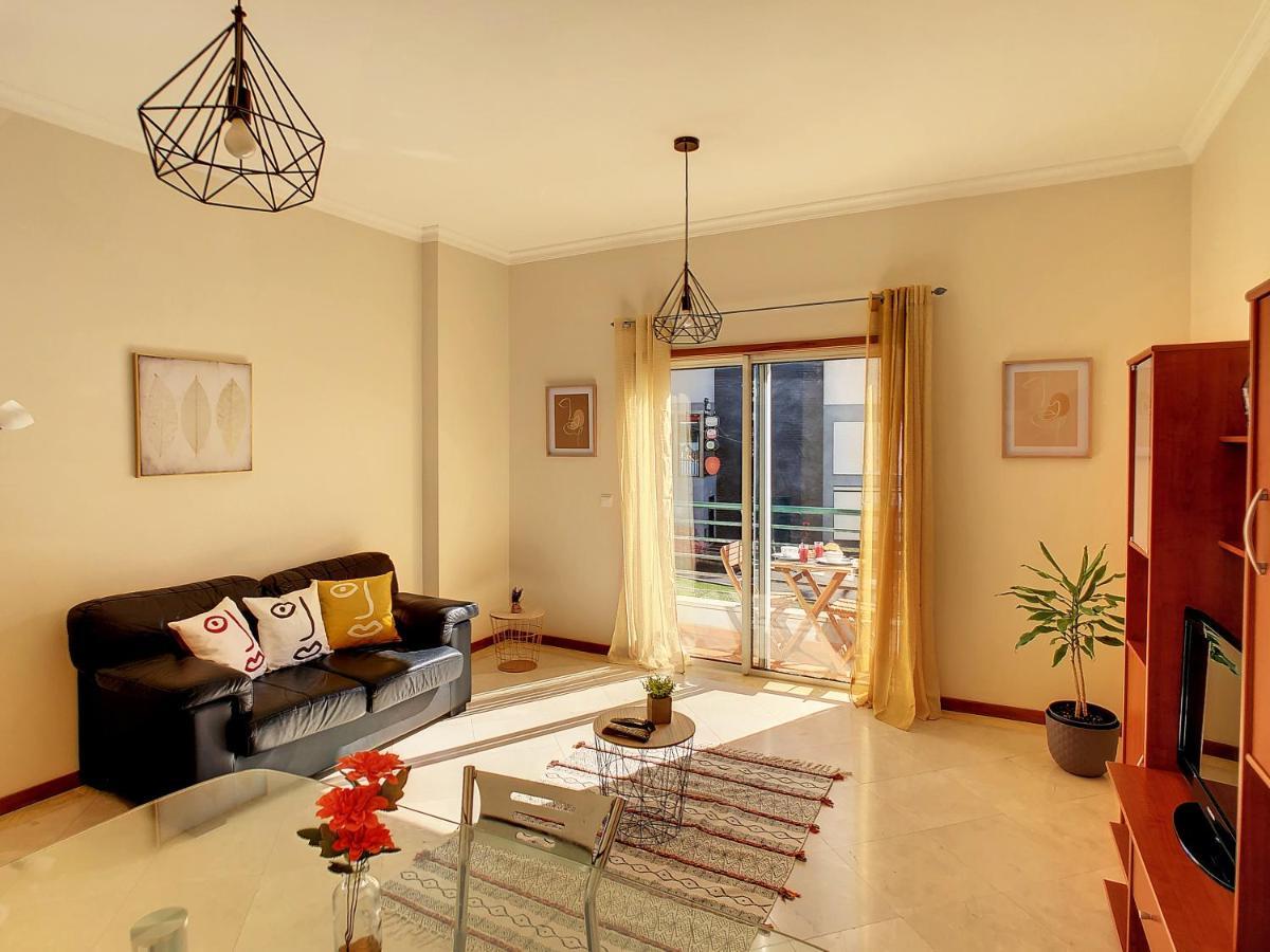 Theos By Lovelystay Apartment