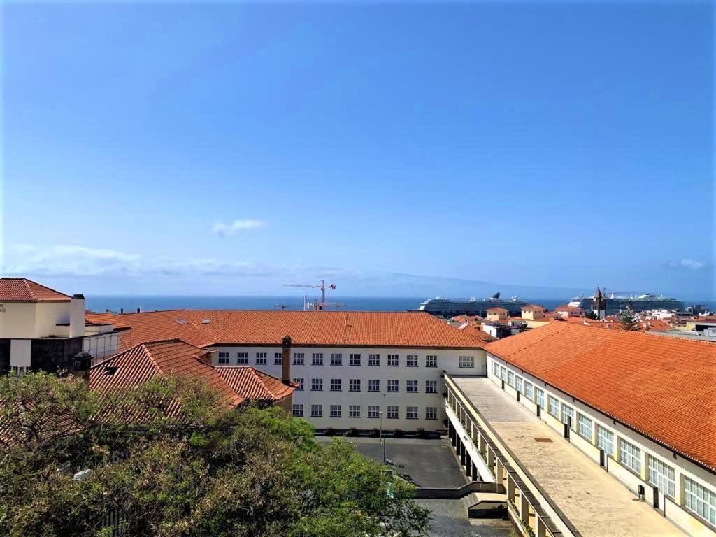 Madeira, 3 Bedroom With Ocean Views In * Funchal (Madeira)