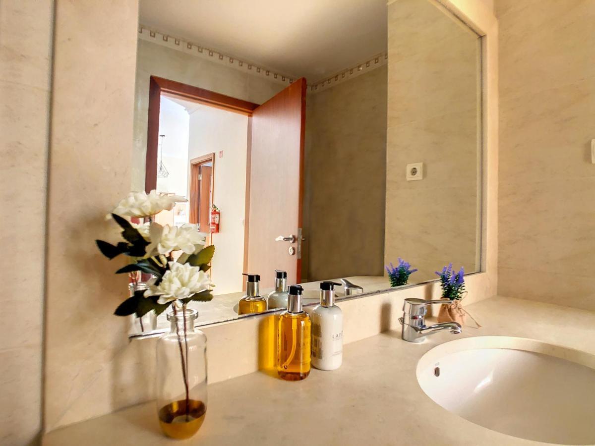 Theos By Lovelystay Apartment