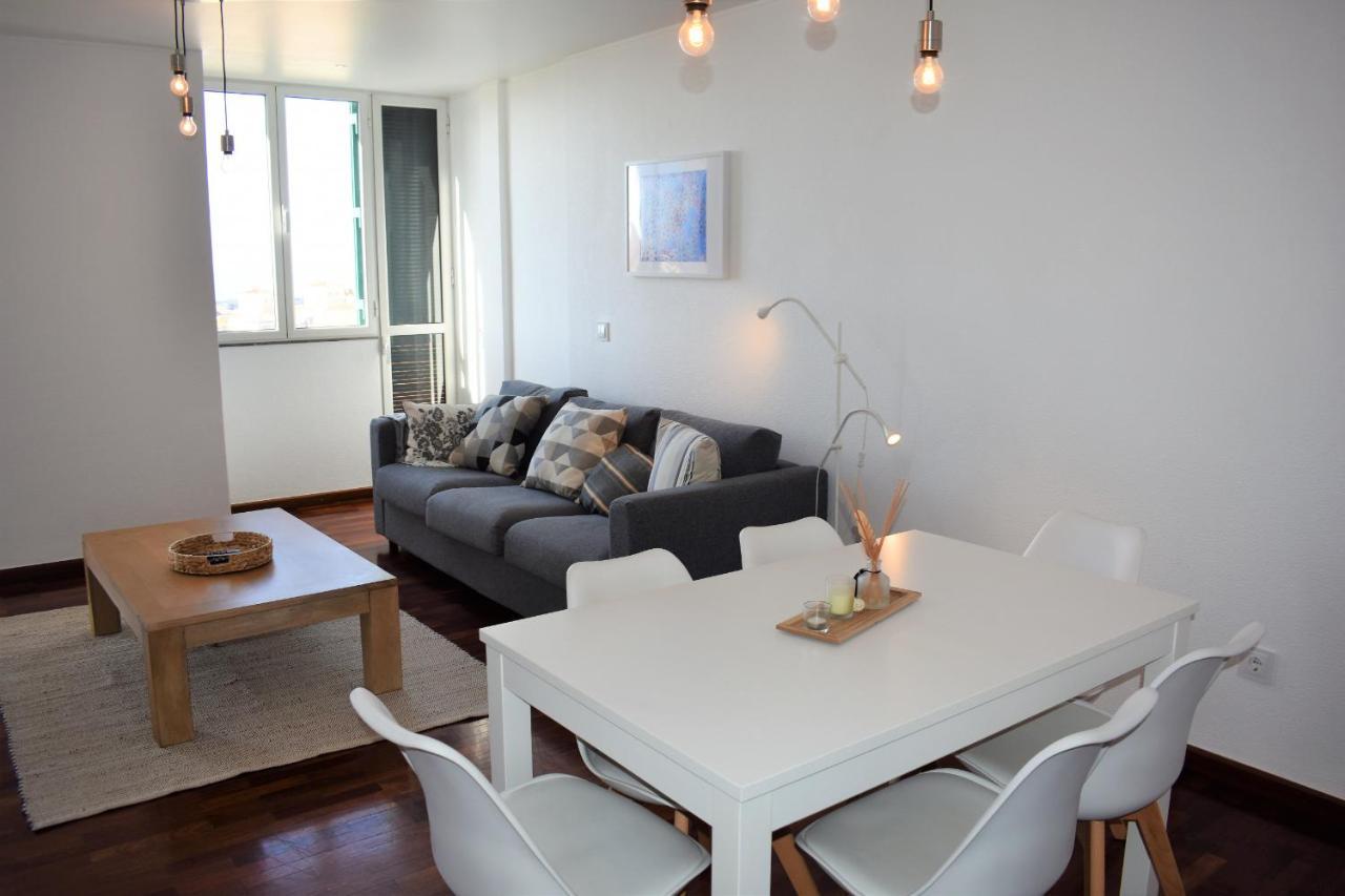 Madeira, 3 Bedroom With Ocean Views In Apartment Funchal (Madeira)