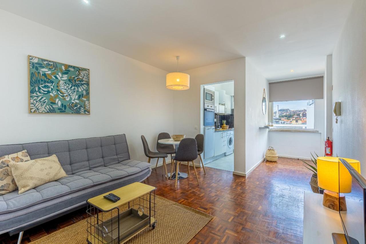 Flat With Balcony At Downtown By Farmers Market Funchal (Madeira)