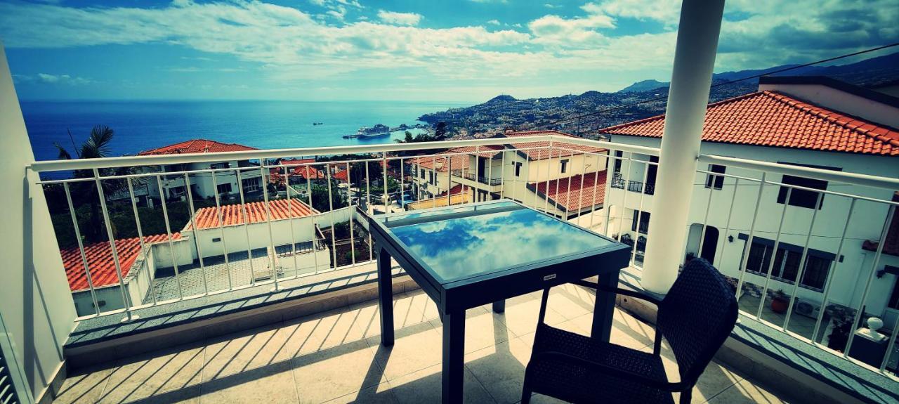 Madeira Mit Blick Auf Den Hafen Villa Funchal (Madeira)
