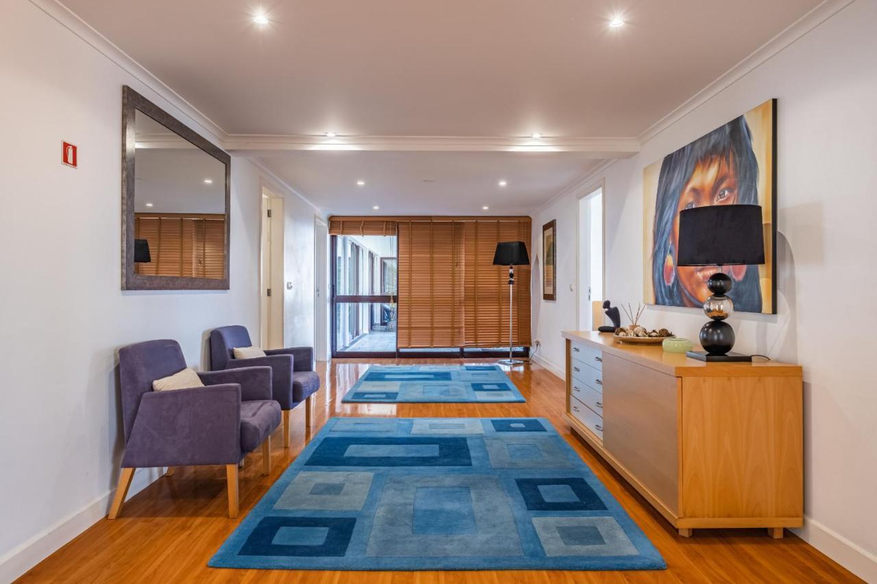 Ample With Pool And Gorgeous Ocean View Villa