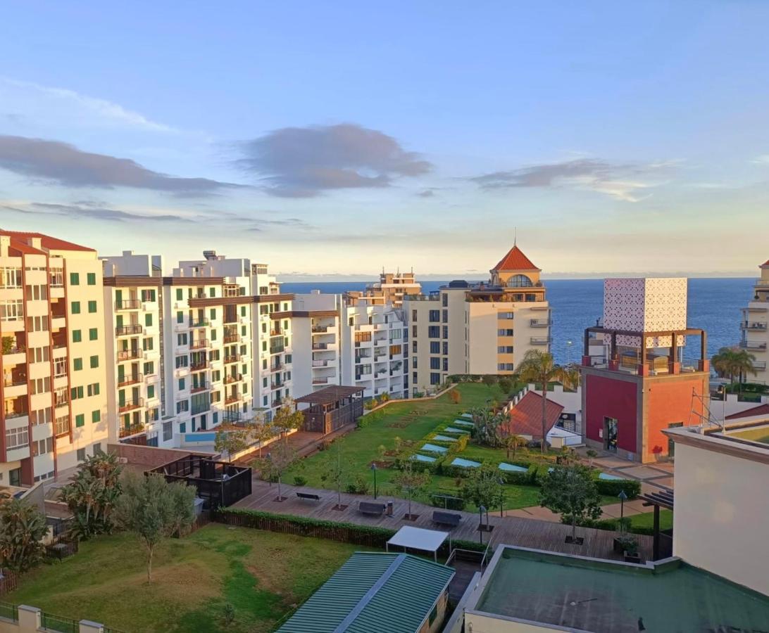 Sea View Apartment *