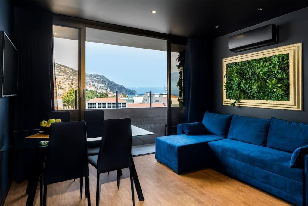 Super - Deep Blue Apartment