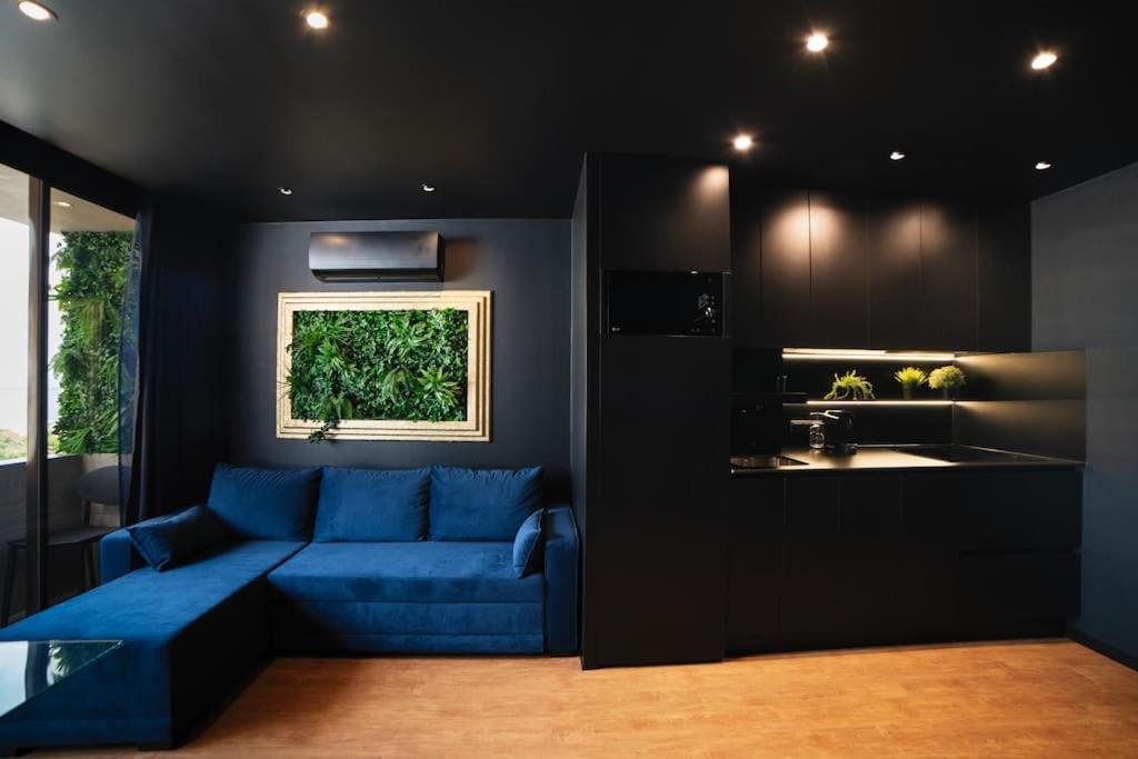 Super - Deep Blue Apartment *