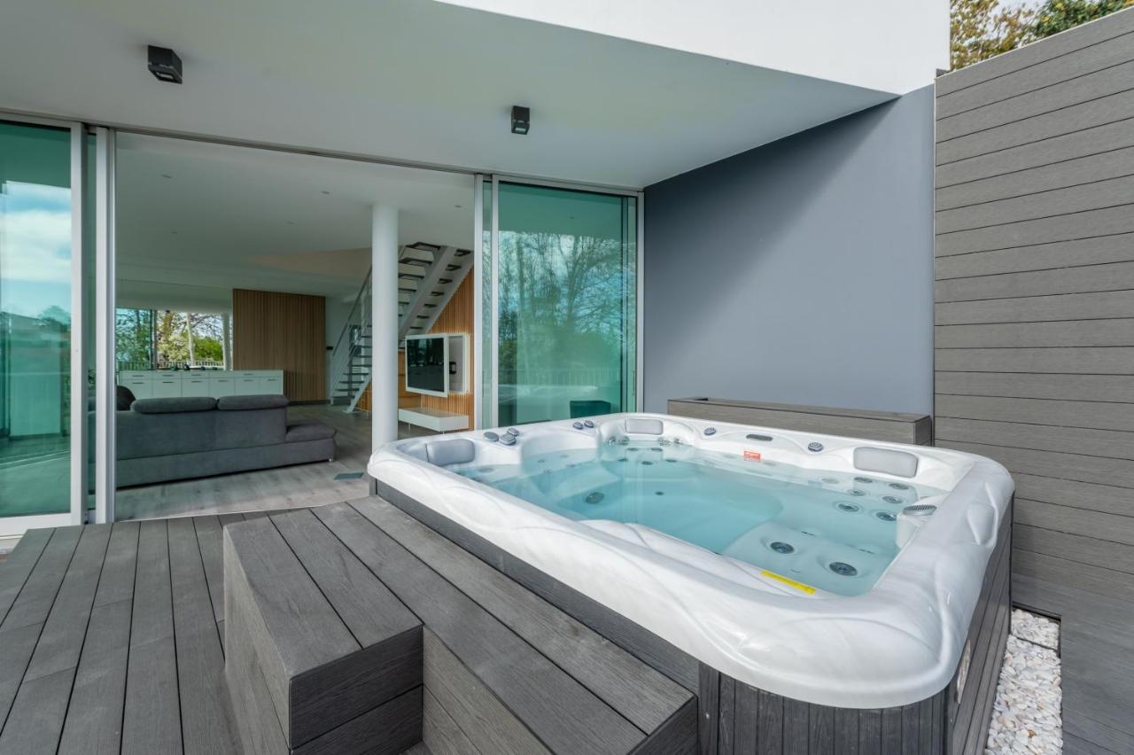 Villa 65 - Edge Retreat *
