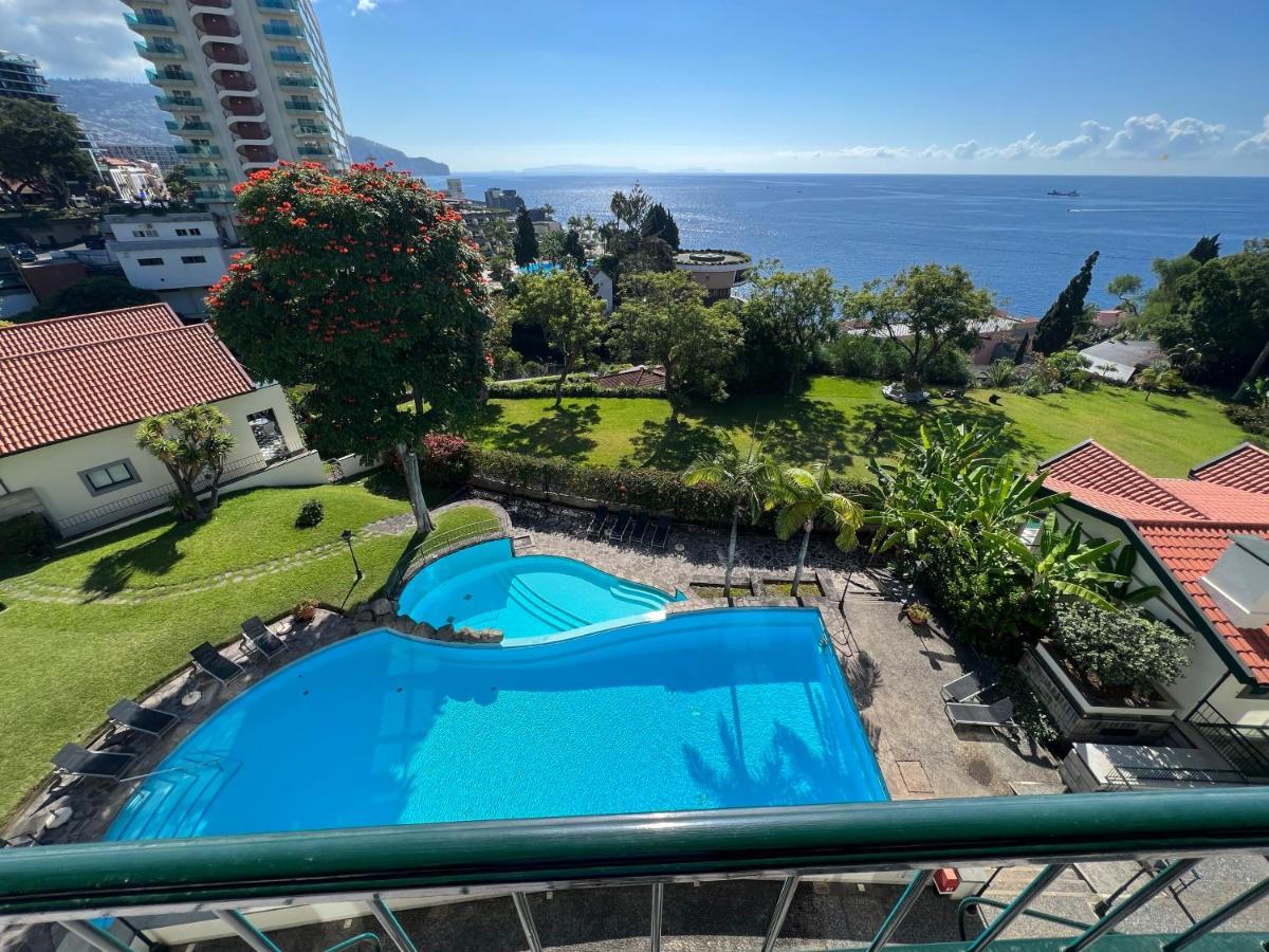 Luxury Oceanfront At Reid's Gardens Apartment