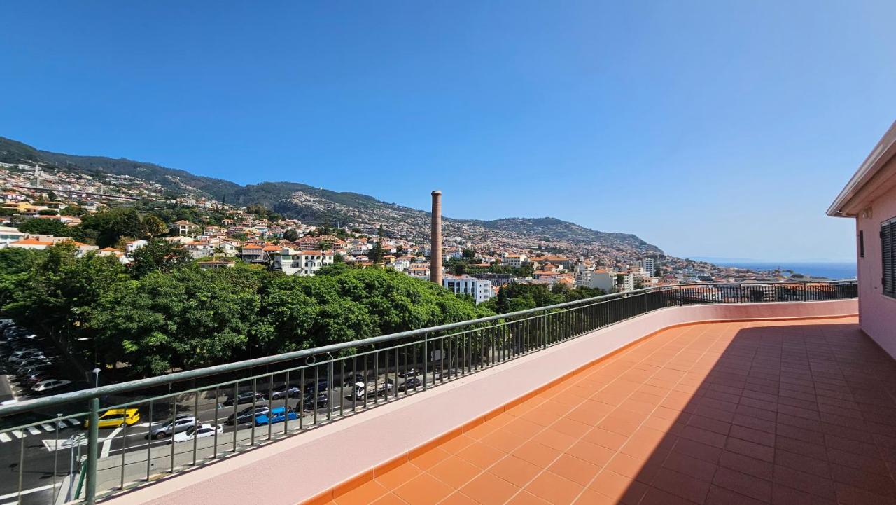 Garden And Seaview - Free Parking Apartment