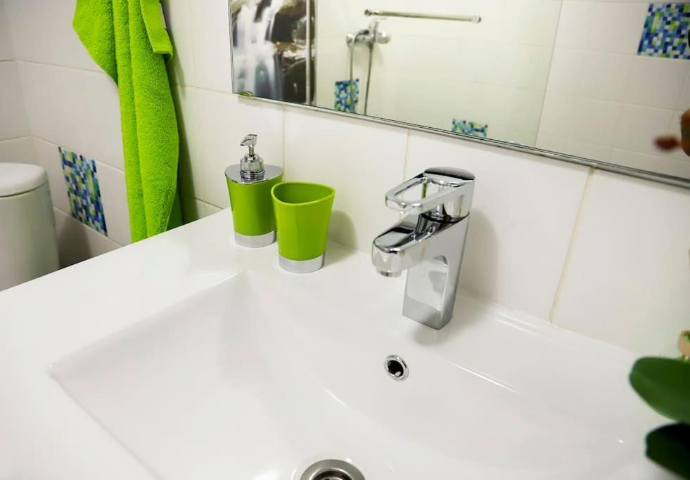 Downtown 5min Marina + 2 Bedroom + Parking