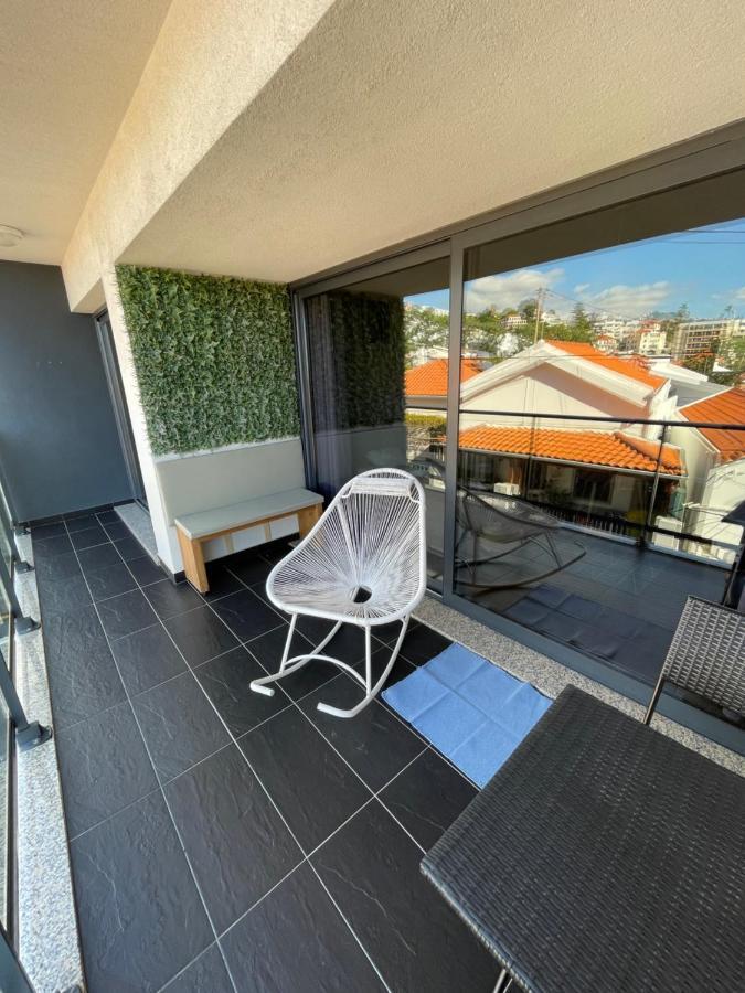 Balcony Apartment *