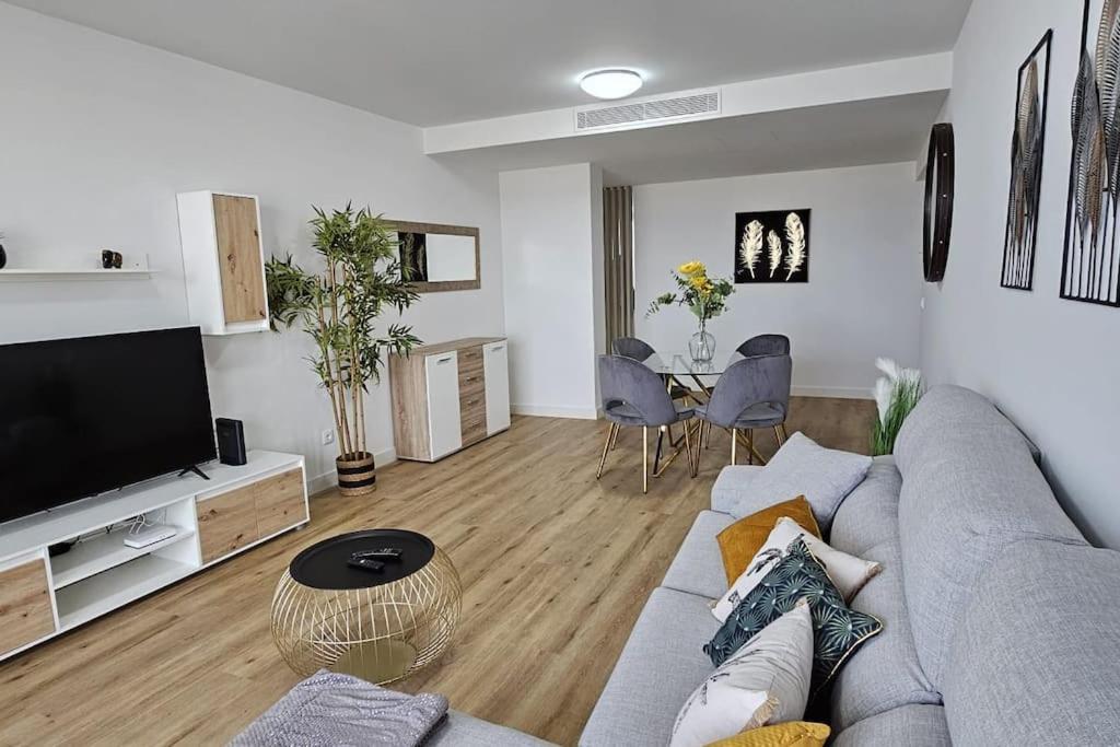 Apartment Vista Mar - Ac, Parking And Pool *