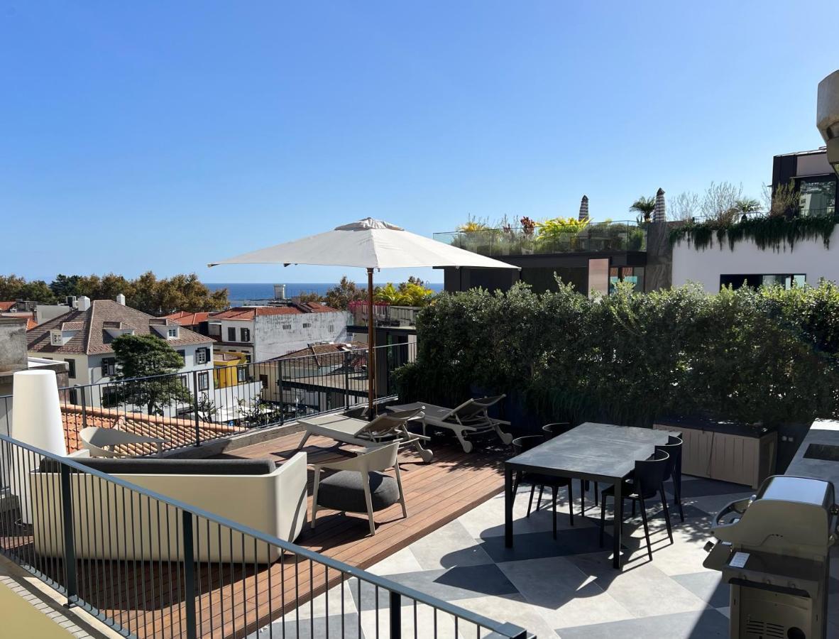 Apartment Terrace, Grill & Infinity Pool At Savoy Insular