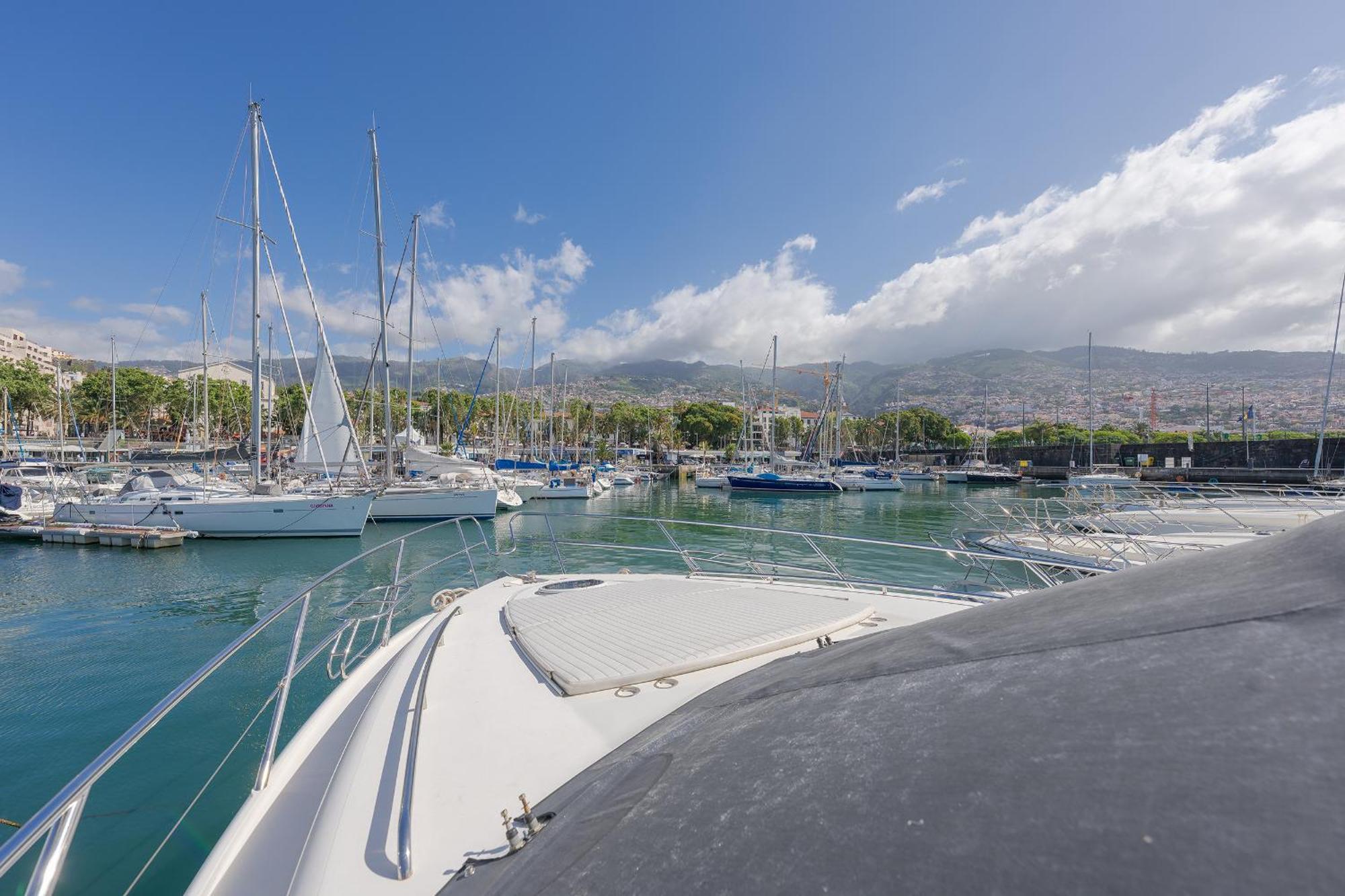 Vass By Madeira Botel *