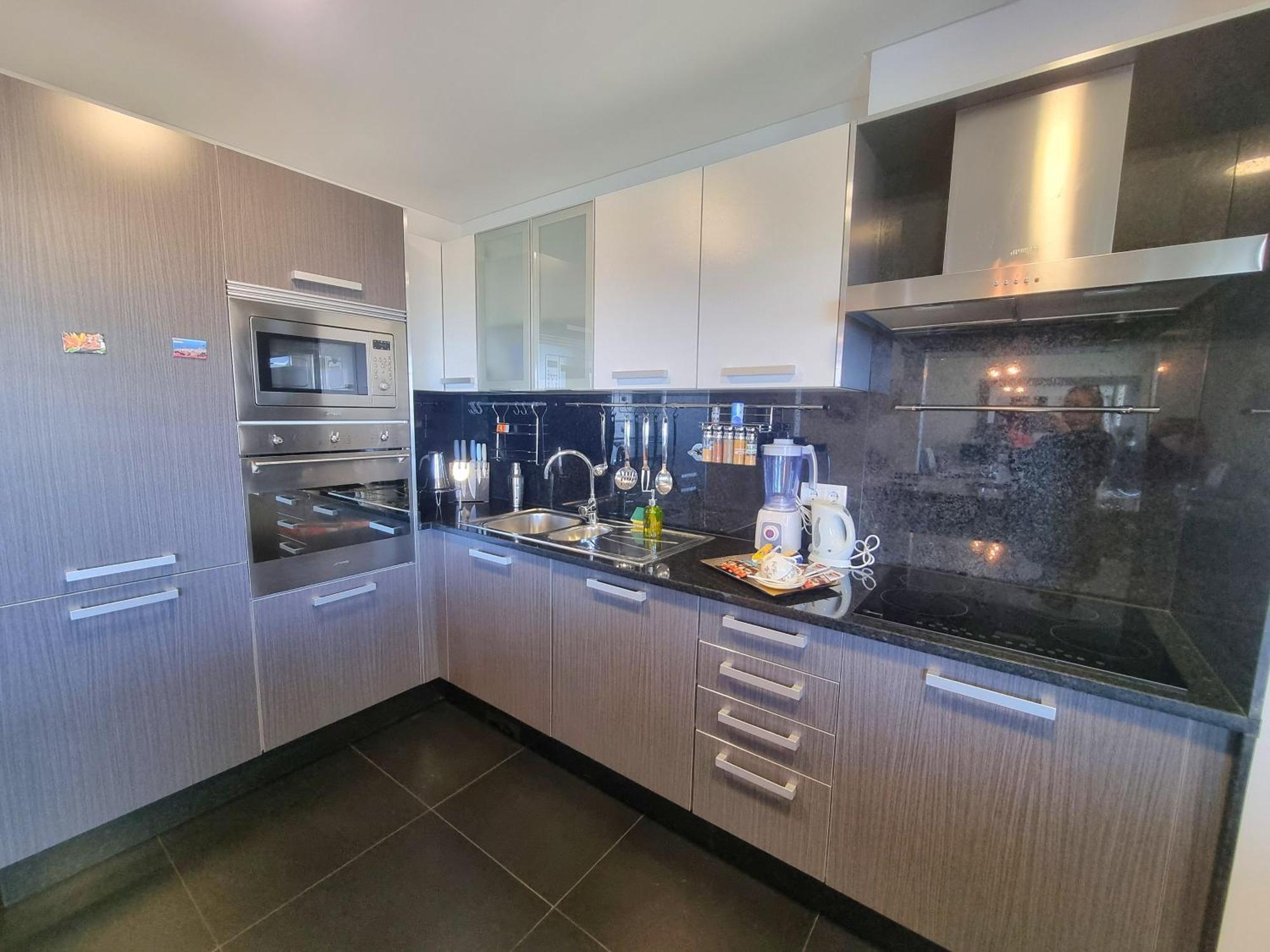 Apartment Panoramic Sunrise And Sunset Views, 5 Min From Funchal, Perfect Getaway For Travelers