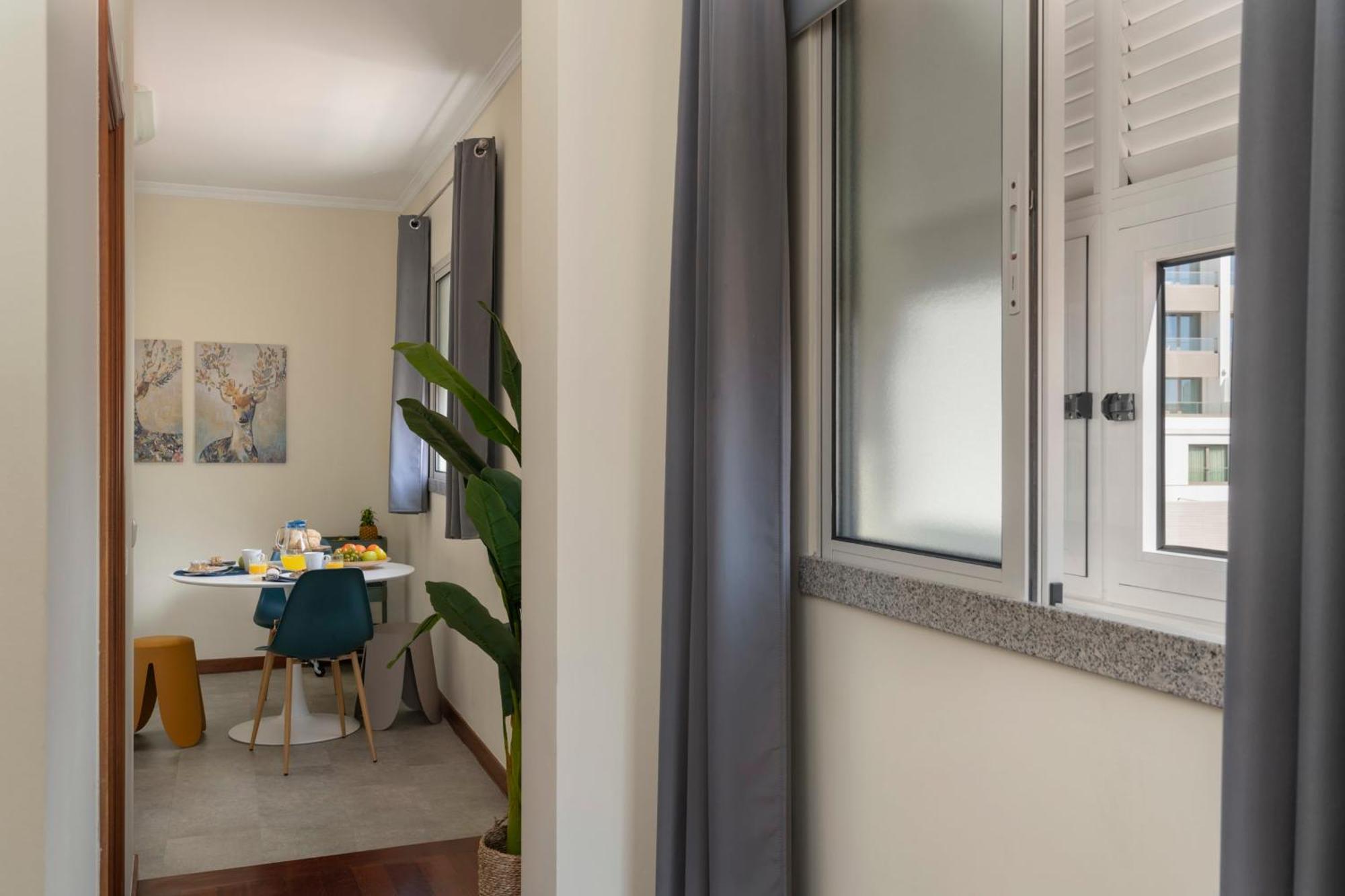 Do Carmo By An Island Apartment *