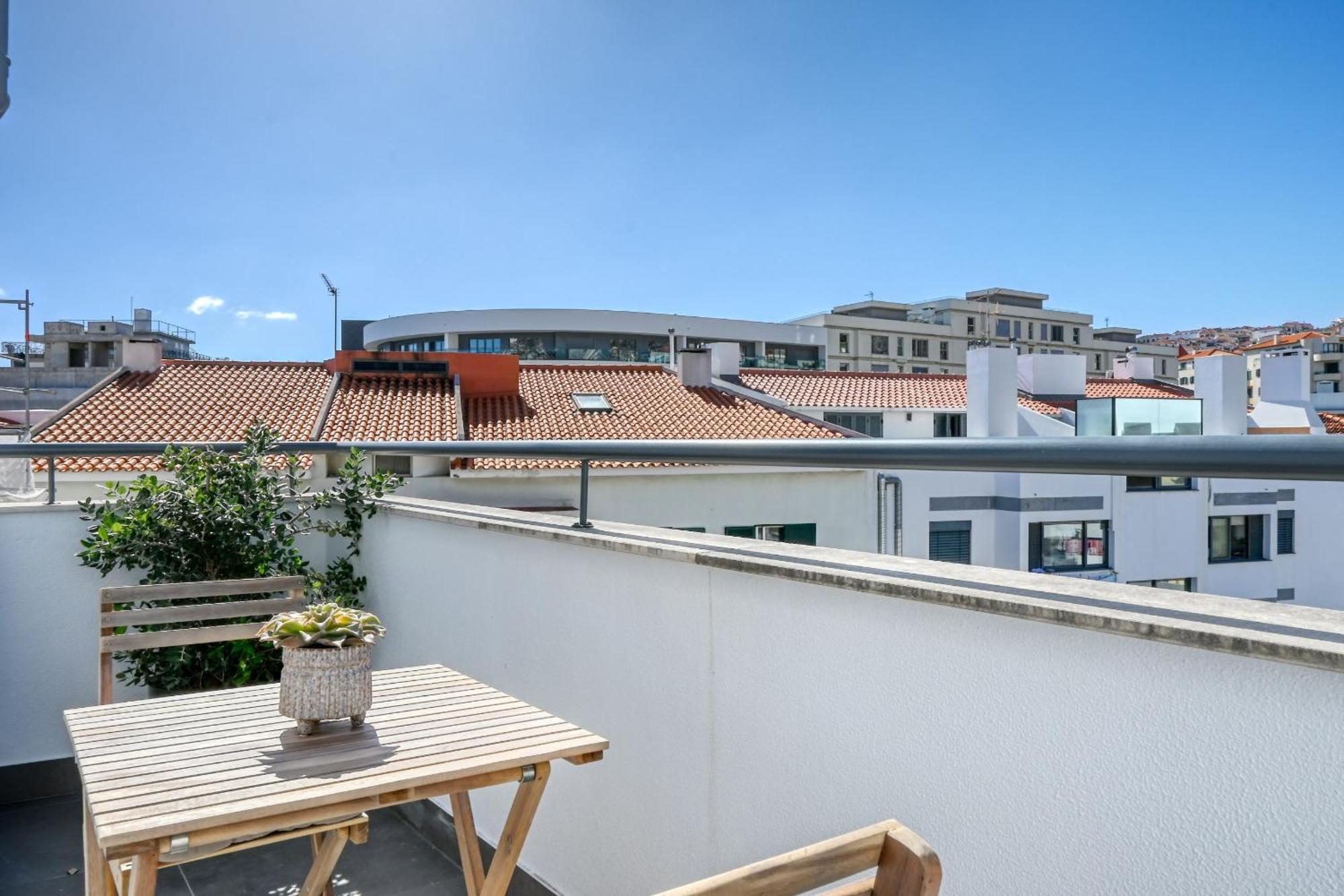 Beco Santa Emilia 4o, A In Madeira Apartamento