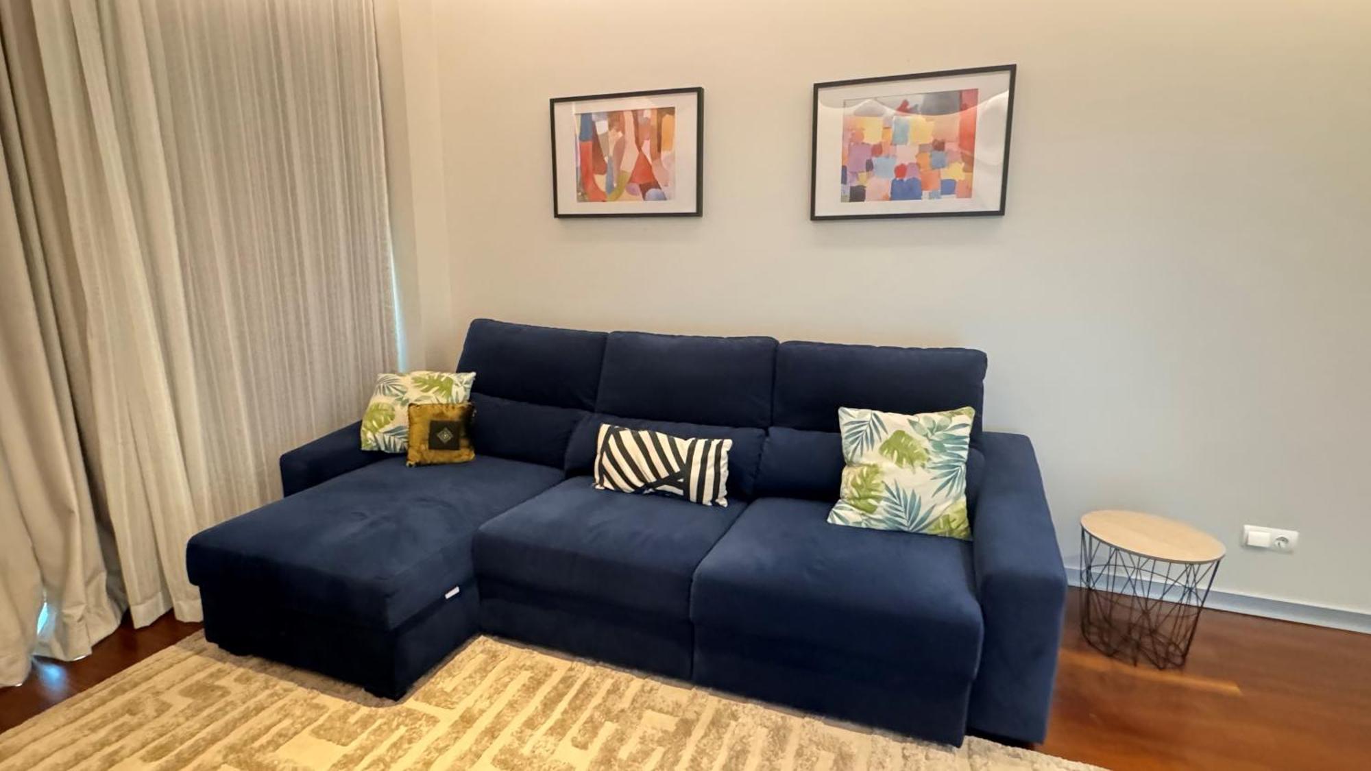 Plaza Apartment *