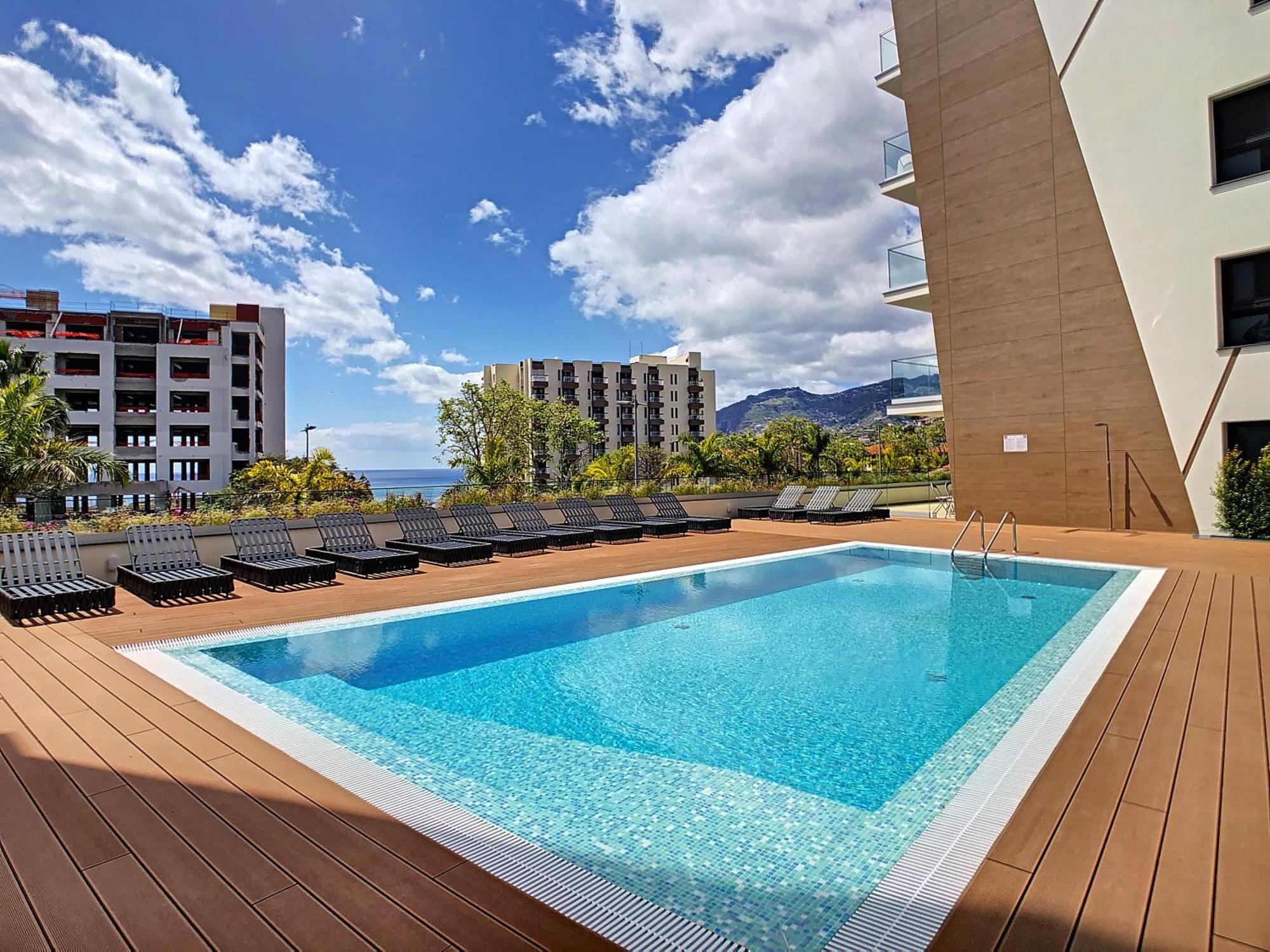Skyview Penthouse By Mhm *