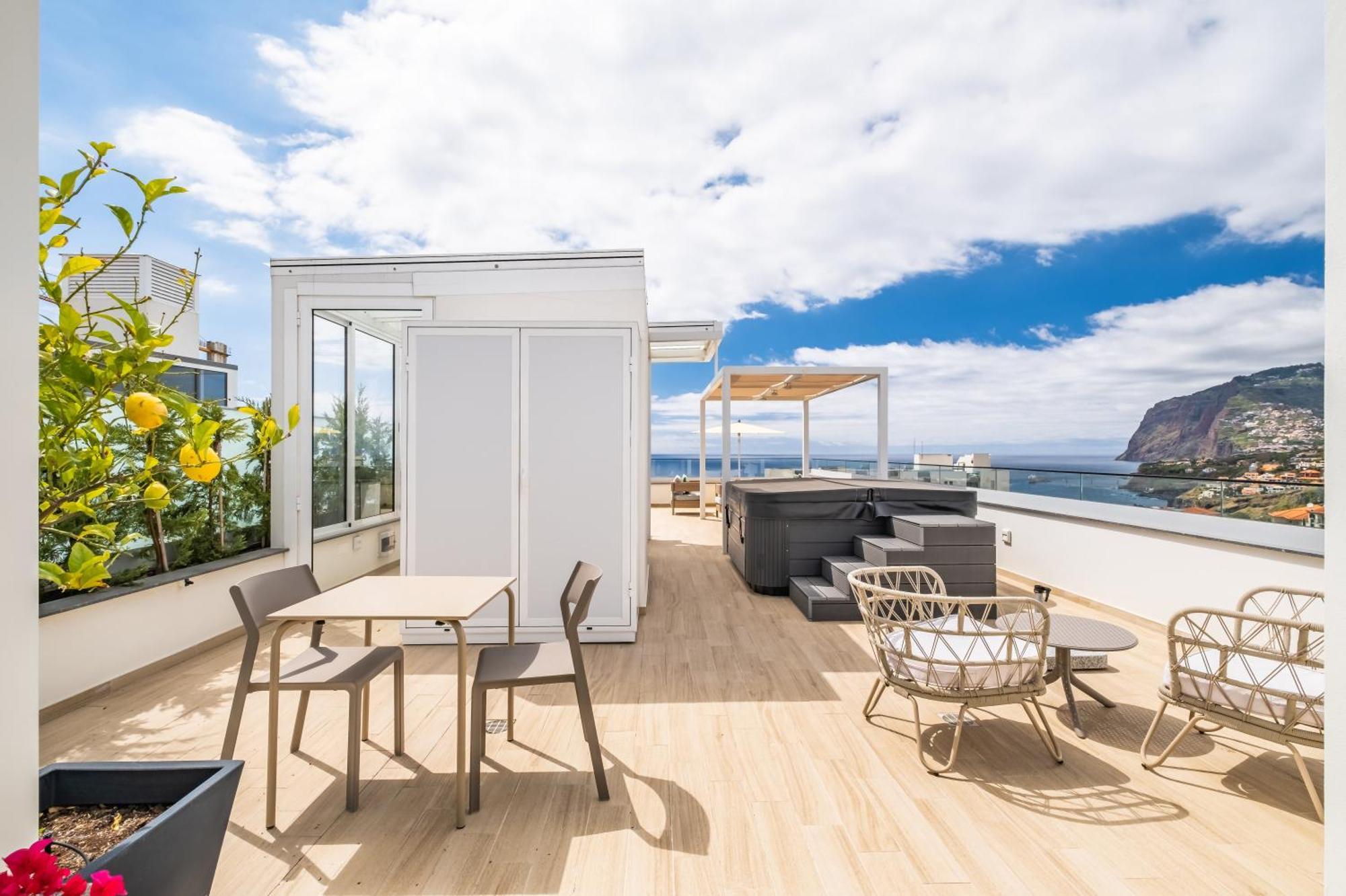 Skyview Penthouse By Mhm * Funchal (Madeira)