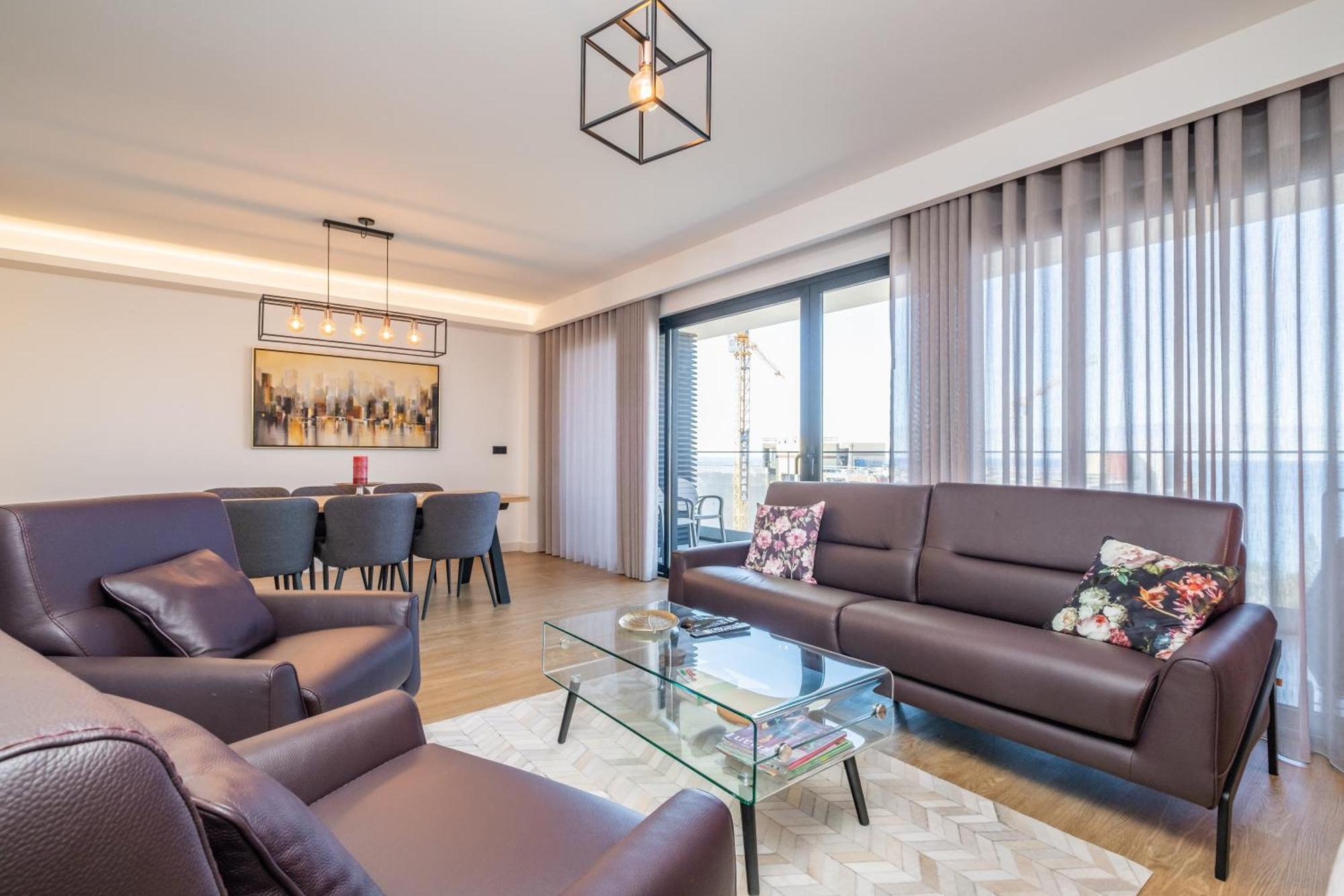 Skyview Penthouse By Mhm