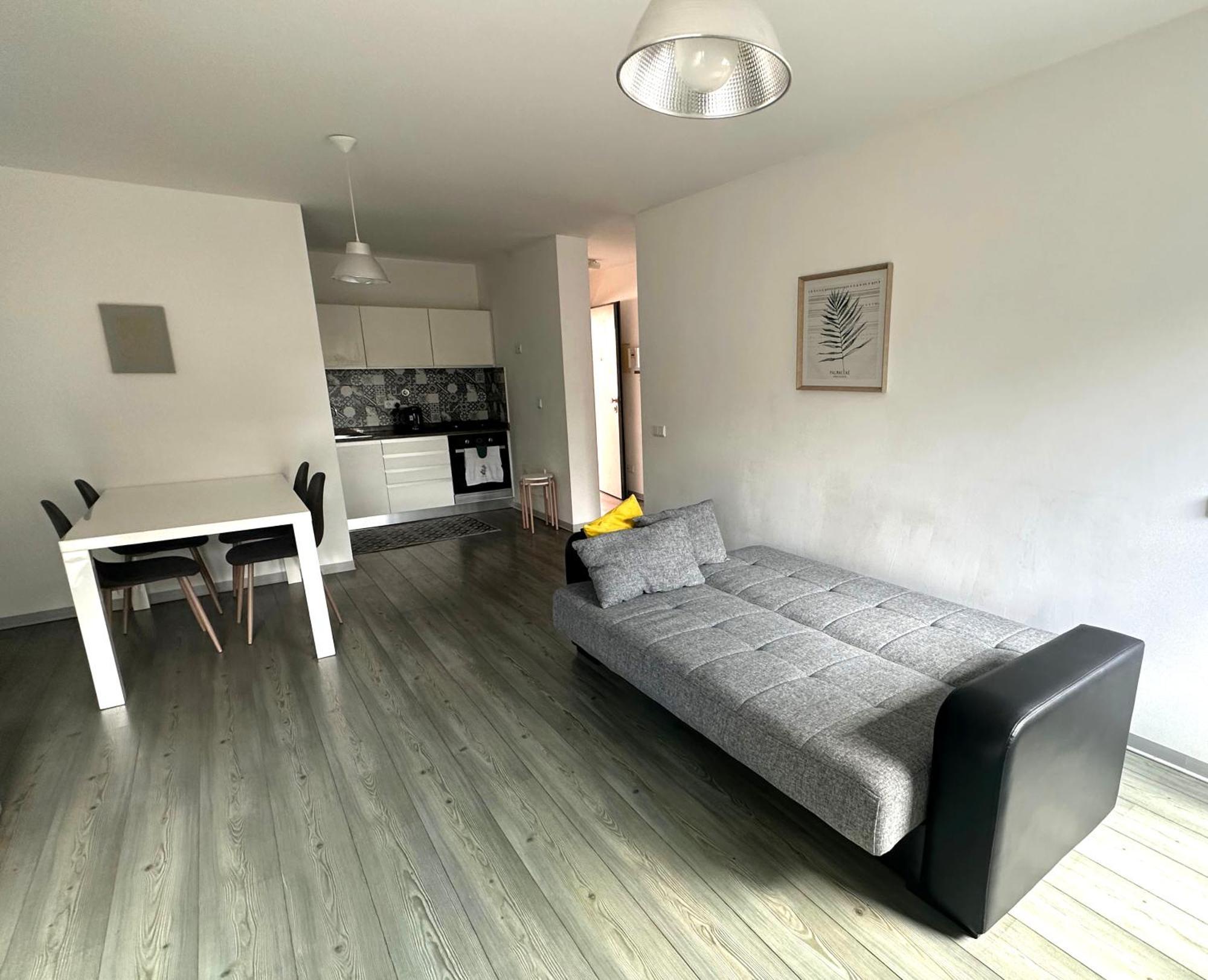 Apartamento Suspenso Madeira