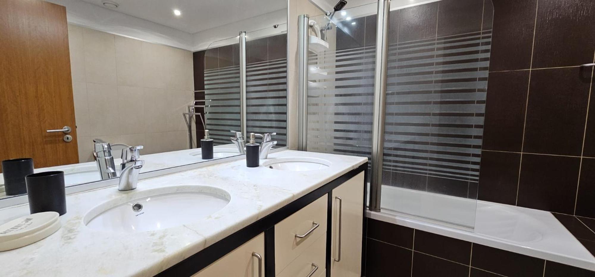 Vista Mar - Ac, Pool & Gym Apartment Funchal (Madeira)