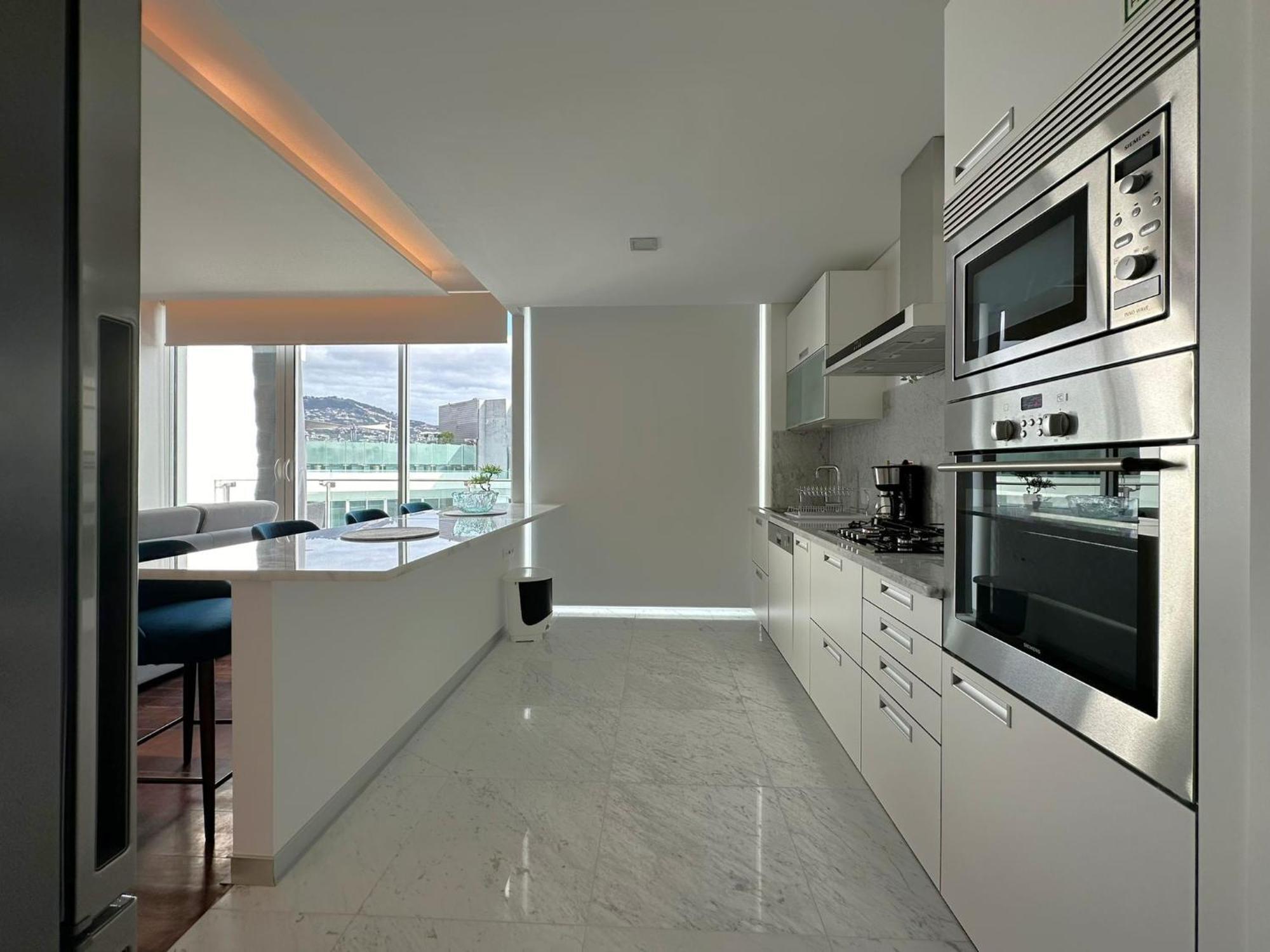 Luxury In The Center Apartment