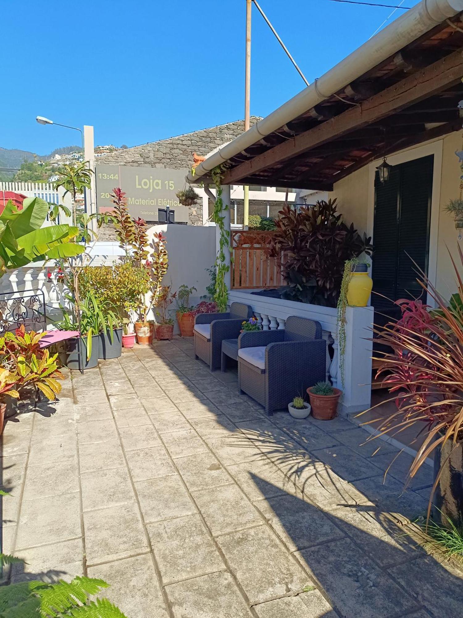 & Flower - Private Bedrooms Funchal (Madeira)