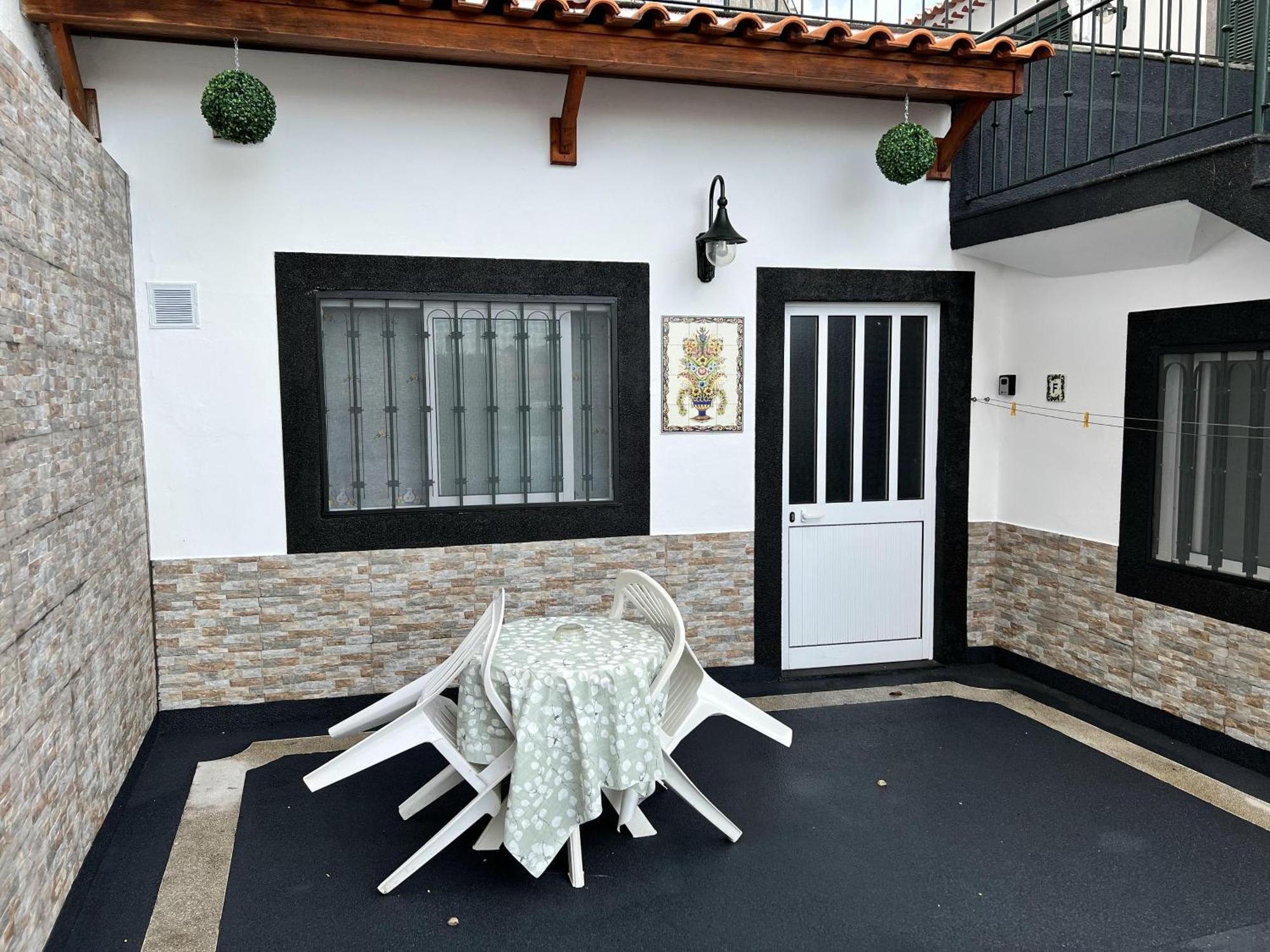 Funchal-studio-sleeps4-freeparking