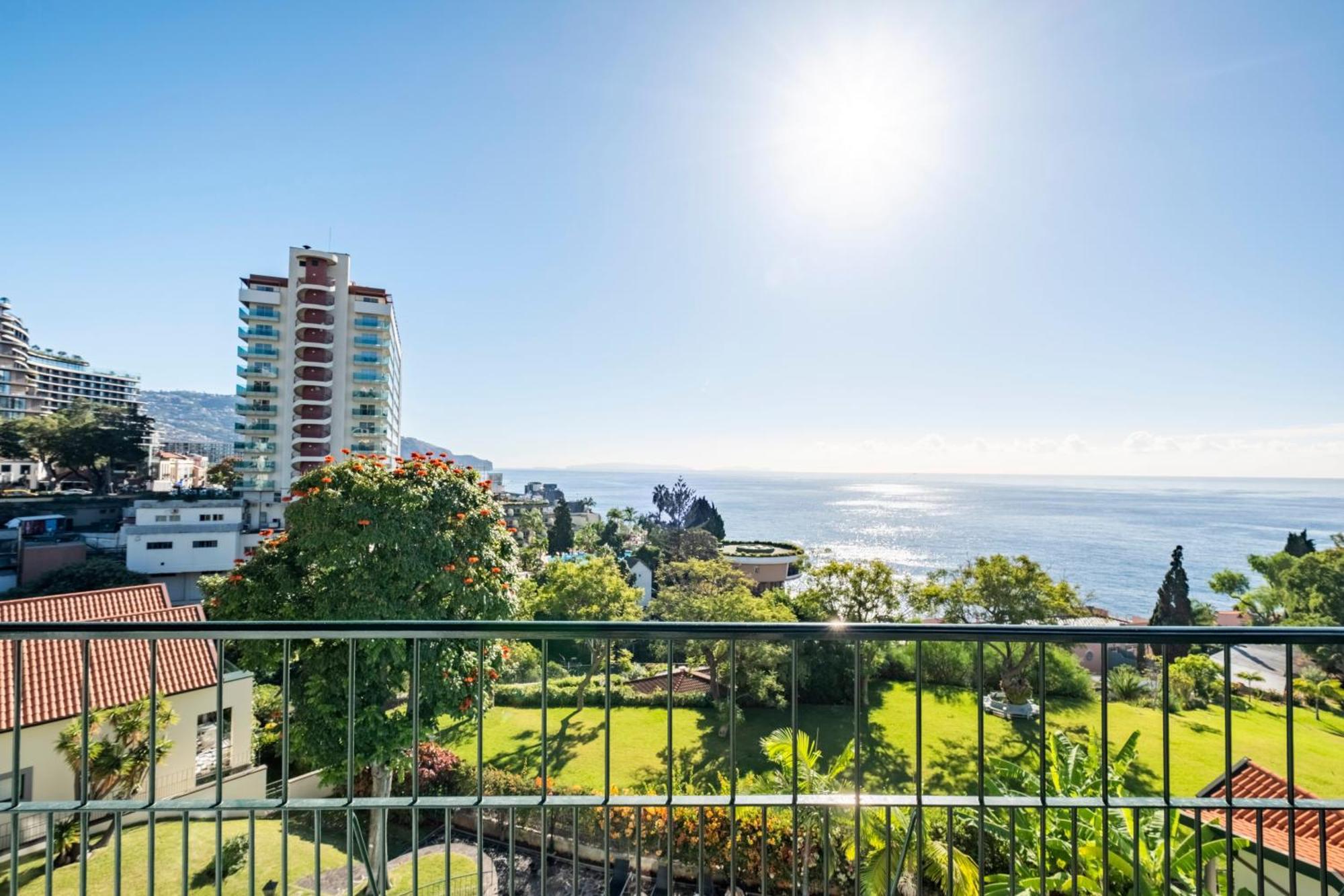 Luxury Oceanfront At Reid's Gardens