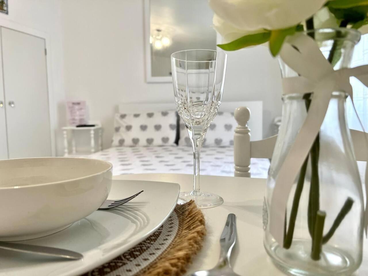 Modern Minimalist With Essential Comfort Funchal (Madeira)