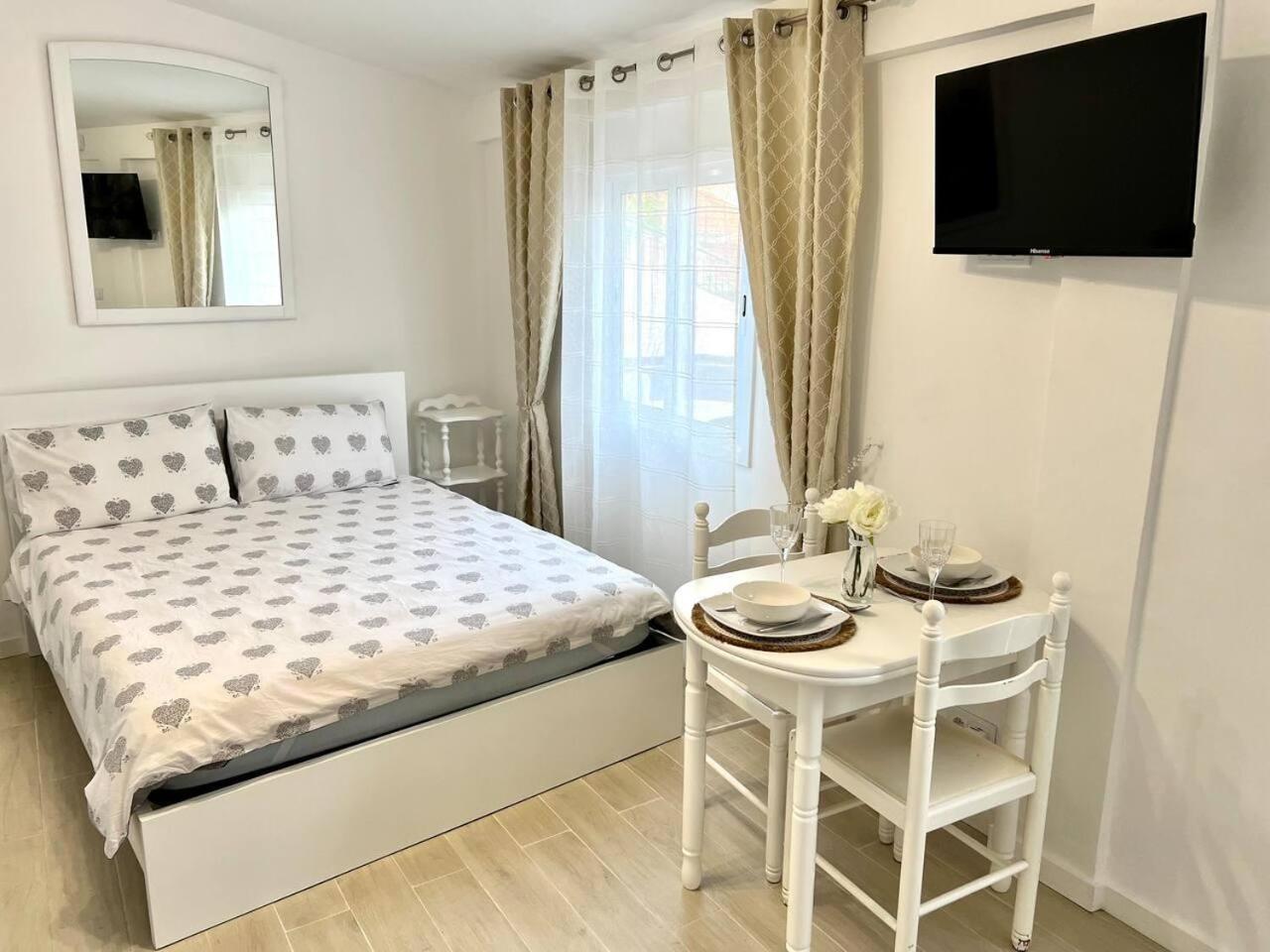 Modern Minimalist With Essential Comfort Funchal (Madeira)