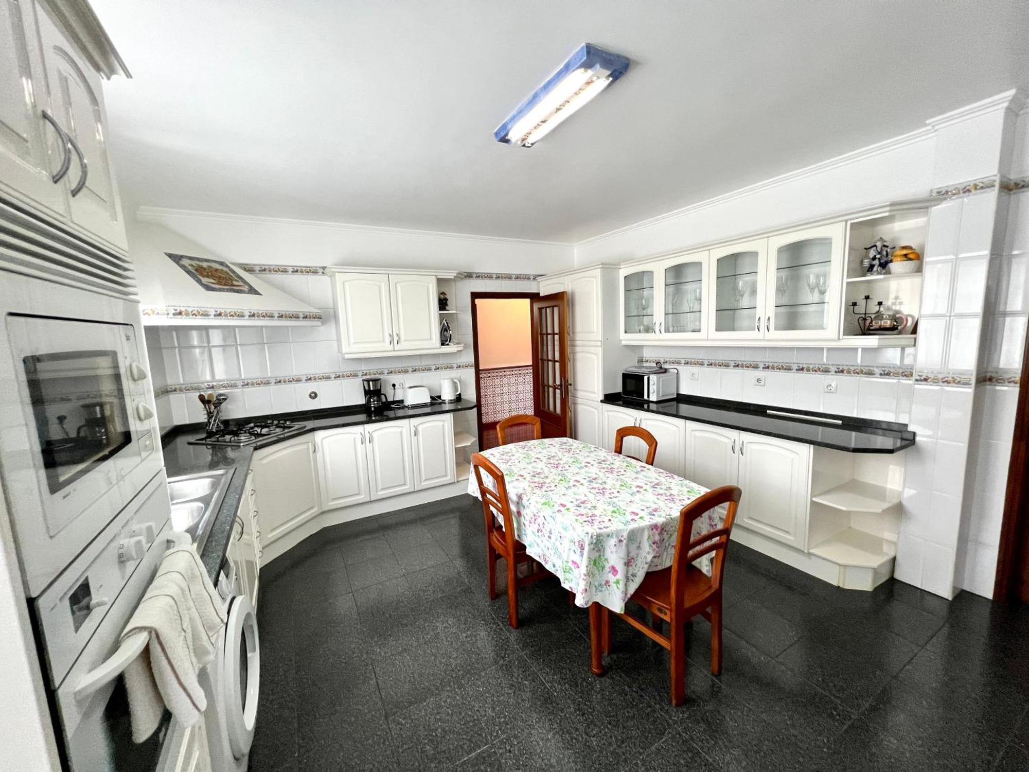 Classic Tranquil Madeiran 4-bedroom Villa Funchal (Madeira)