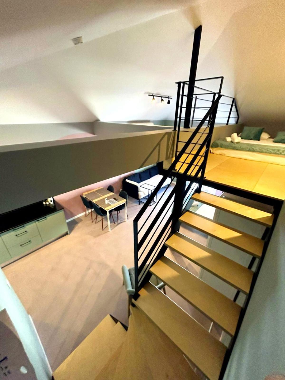Social - Happiness Apartment *