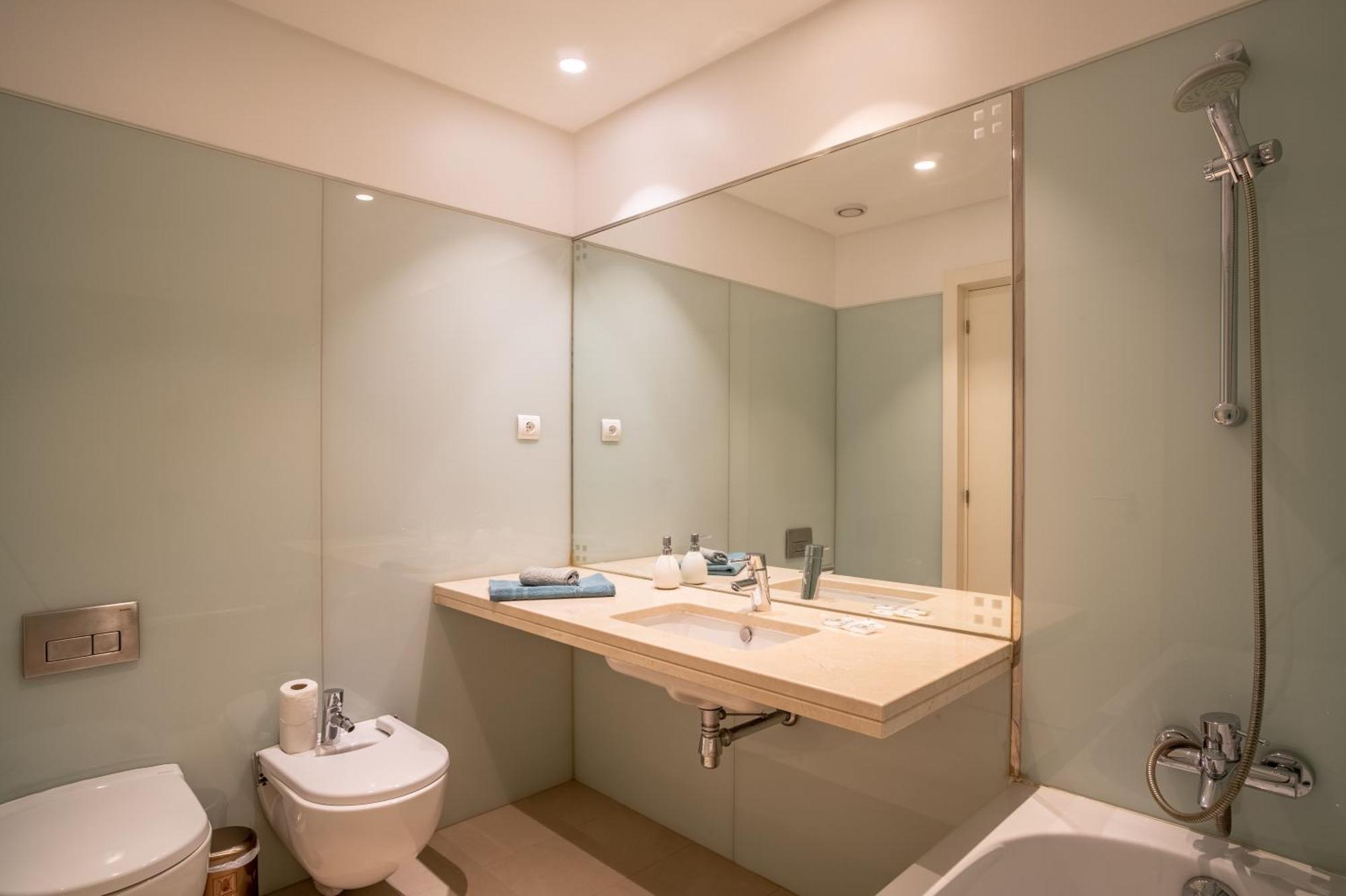Freemont Apartment *