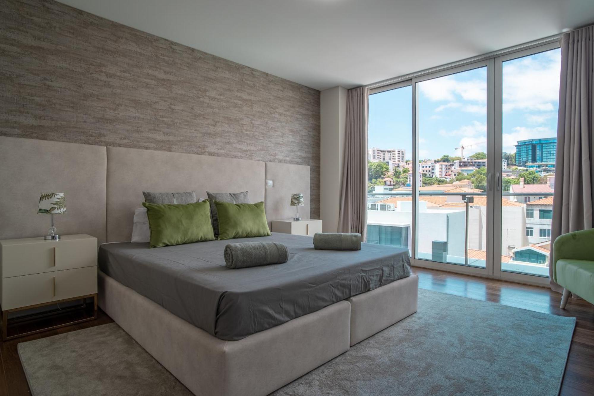 Freemont Apartment