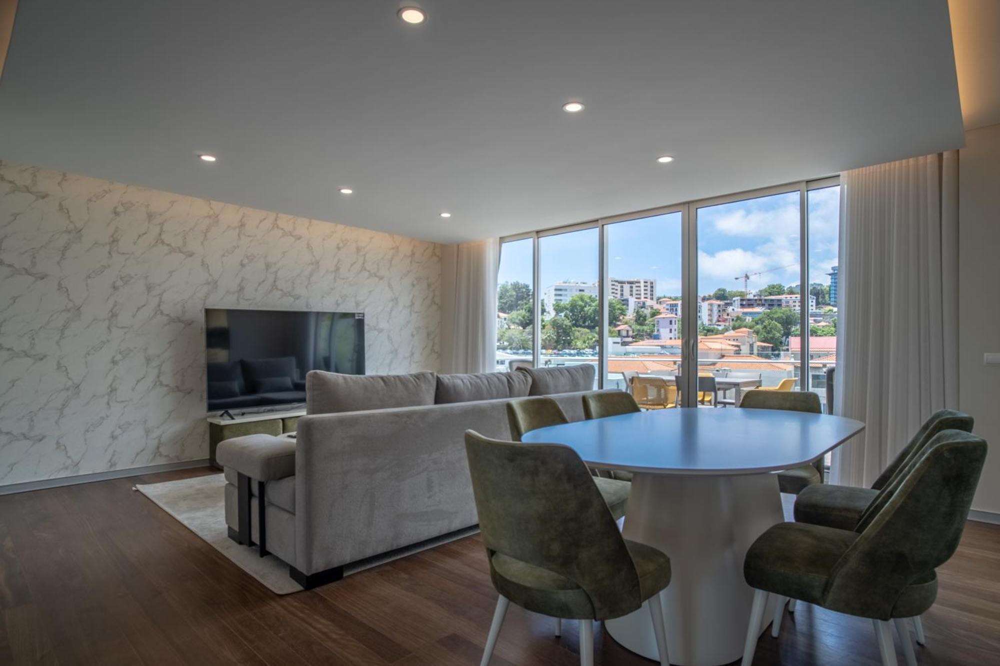 Freemont Apartment *