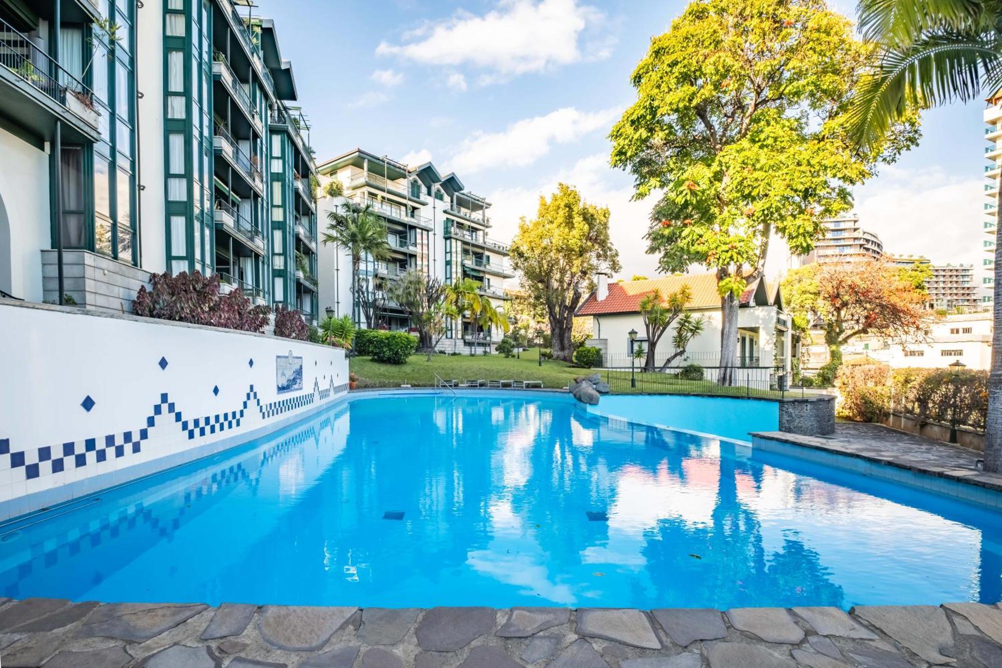 Luxury Oceanfront At Reid's Gardens *