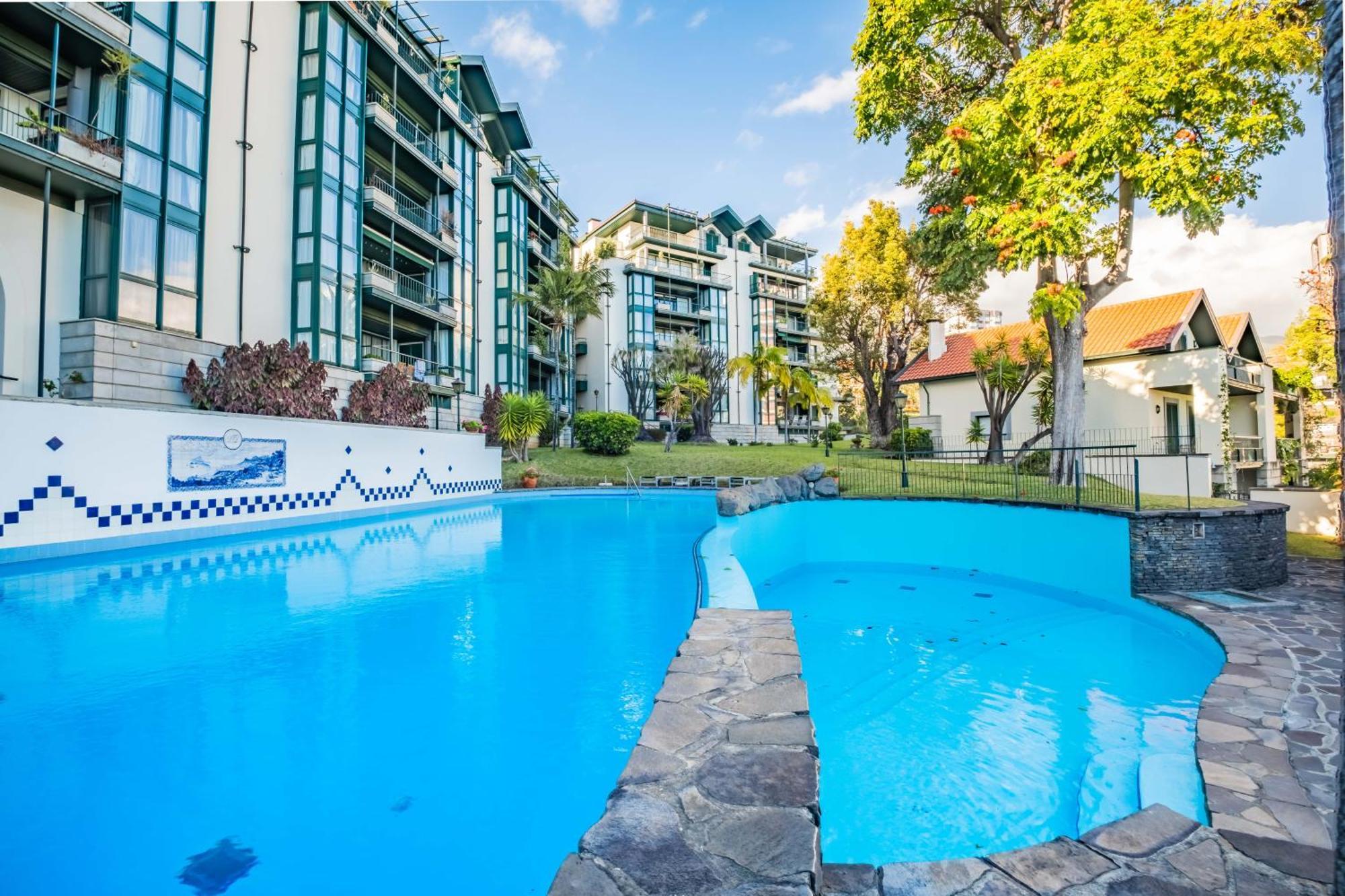 Luxury Oceanfront At Reid's Gardens Funchal (Madeira)