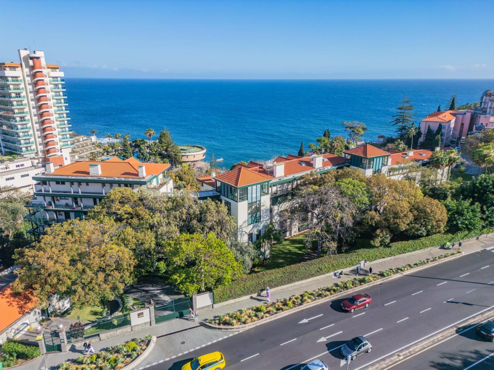 Luxury Oceanfront At Reid's Gardens * Funchal (Madeira)