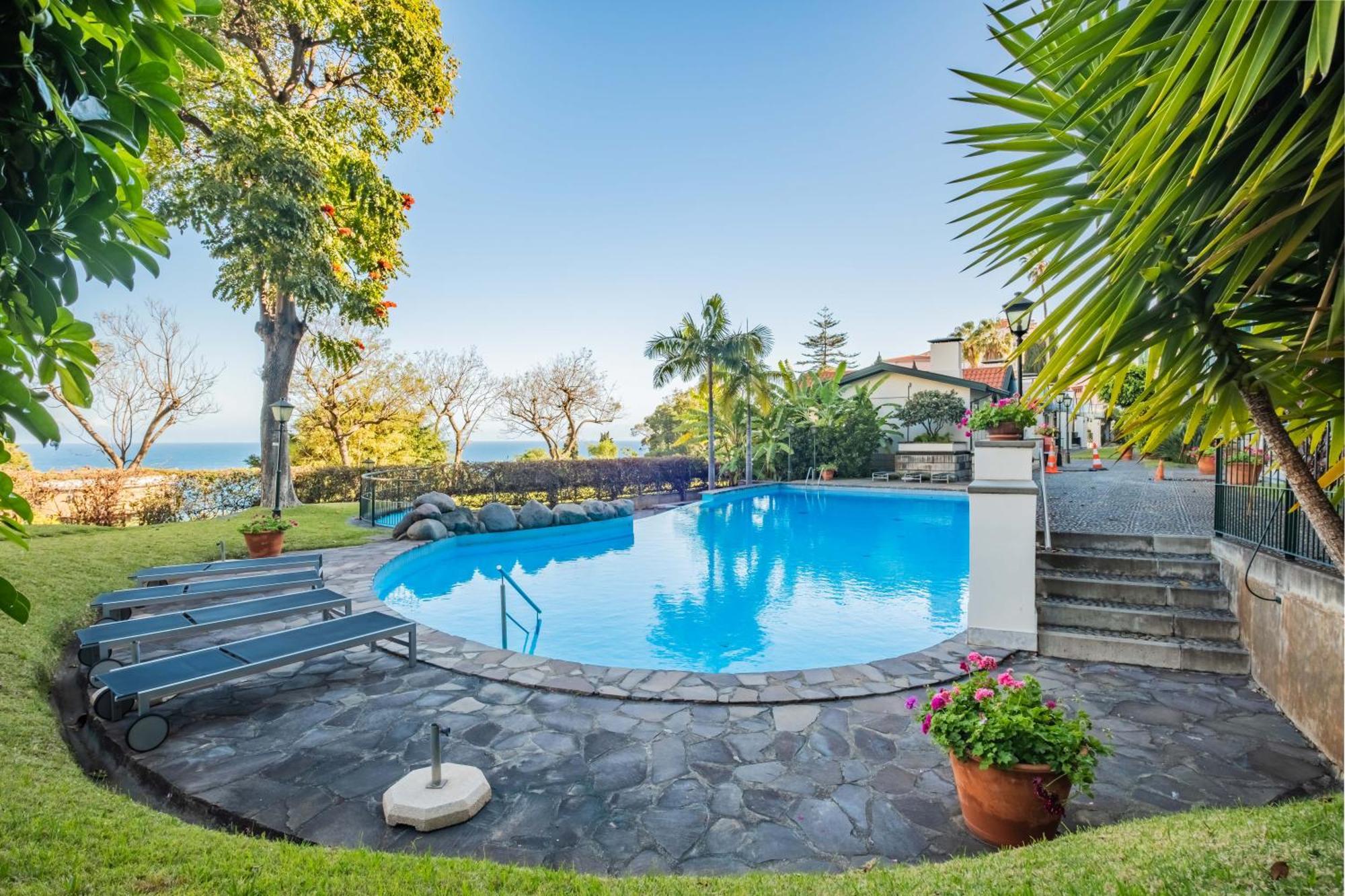 Luxury Oceanfront At Reid's Gardens * Funchal (Madeira)