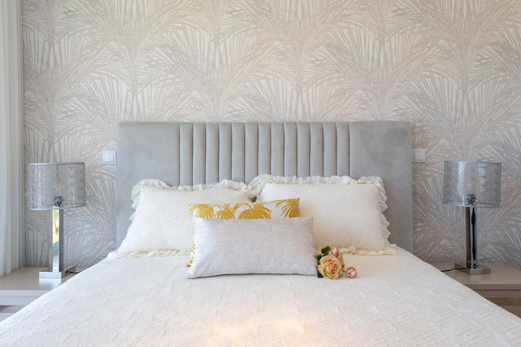 The Queen Apartment